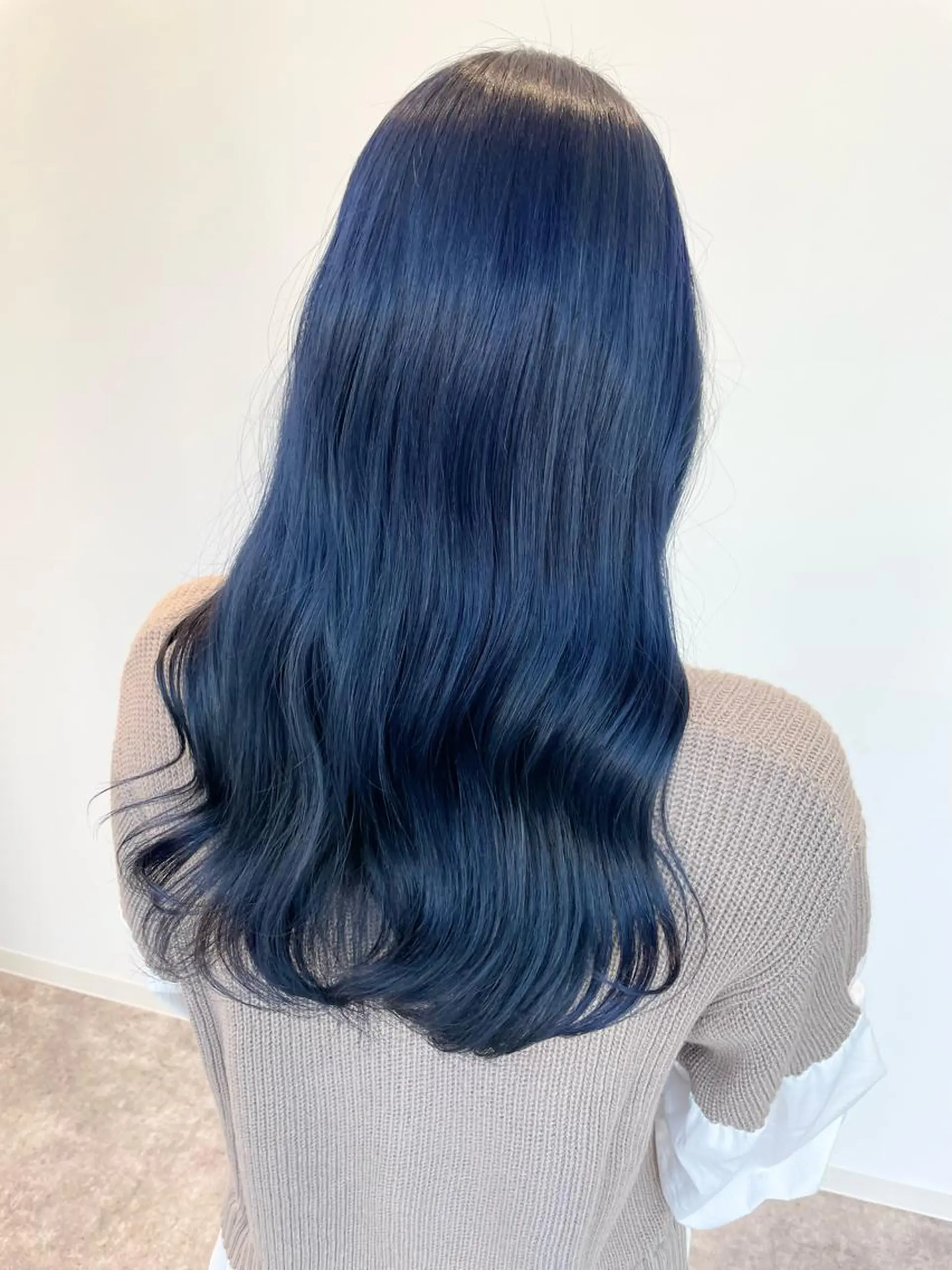 セミロング カラー ブリーチ ブルーカラー ネイビーカラー 岩戸 新のヘアスタイル