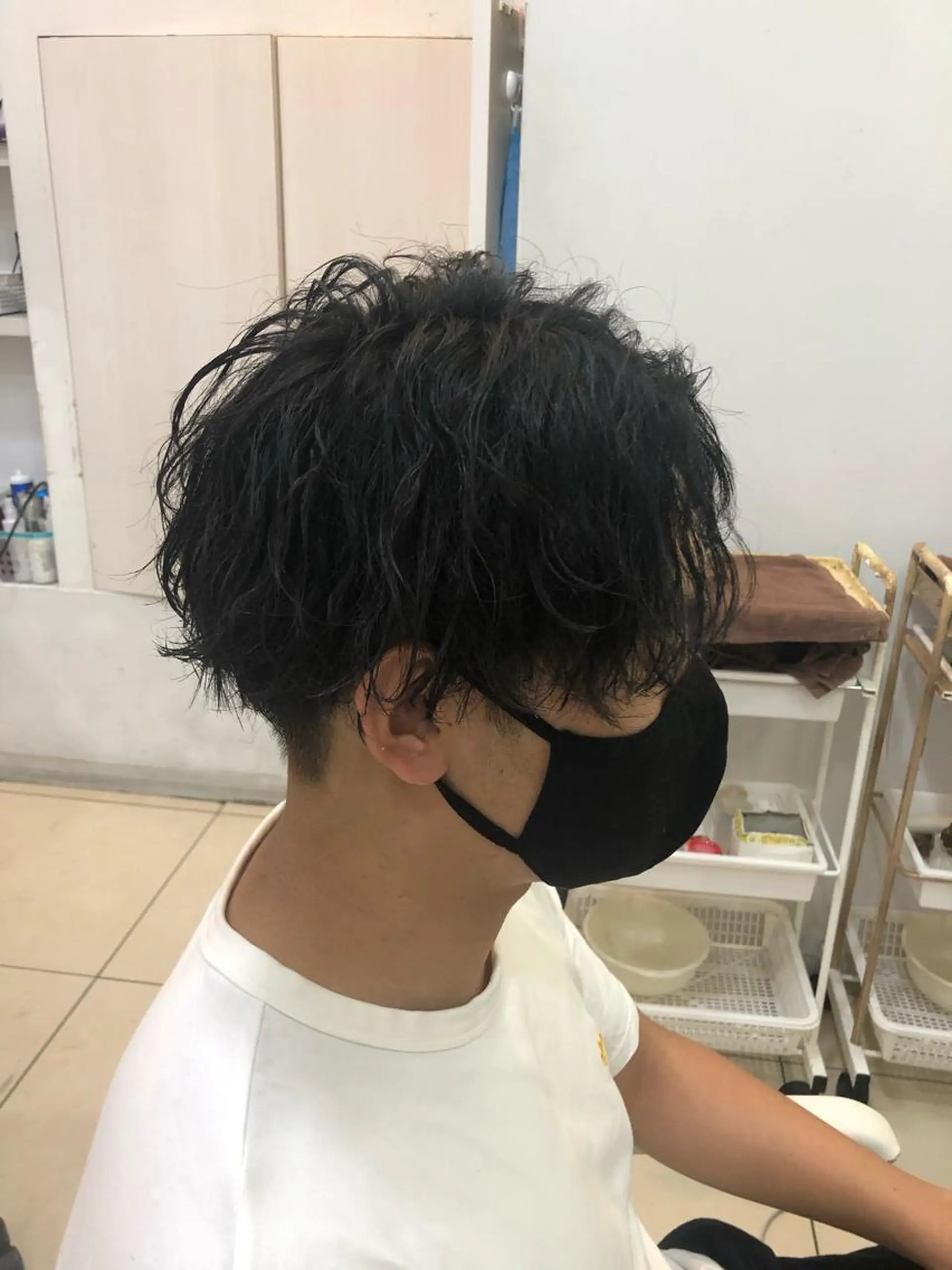 ショート パーマ メンズ センターパート 髪質改善× 白髪ぼかし溝江のヘアスタイル