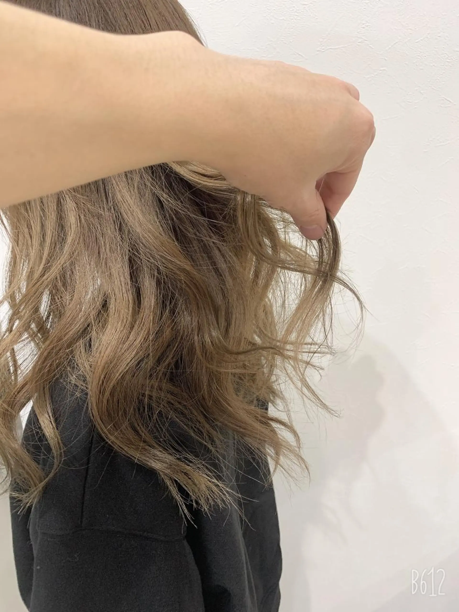 セミロング アッシュ 衣笠 雅俊のヘアスタイル