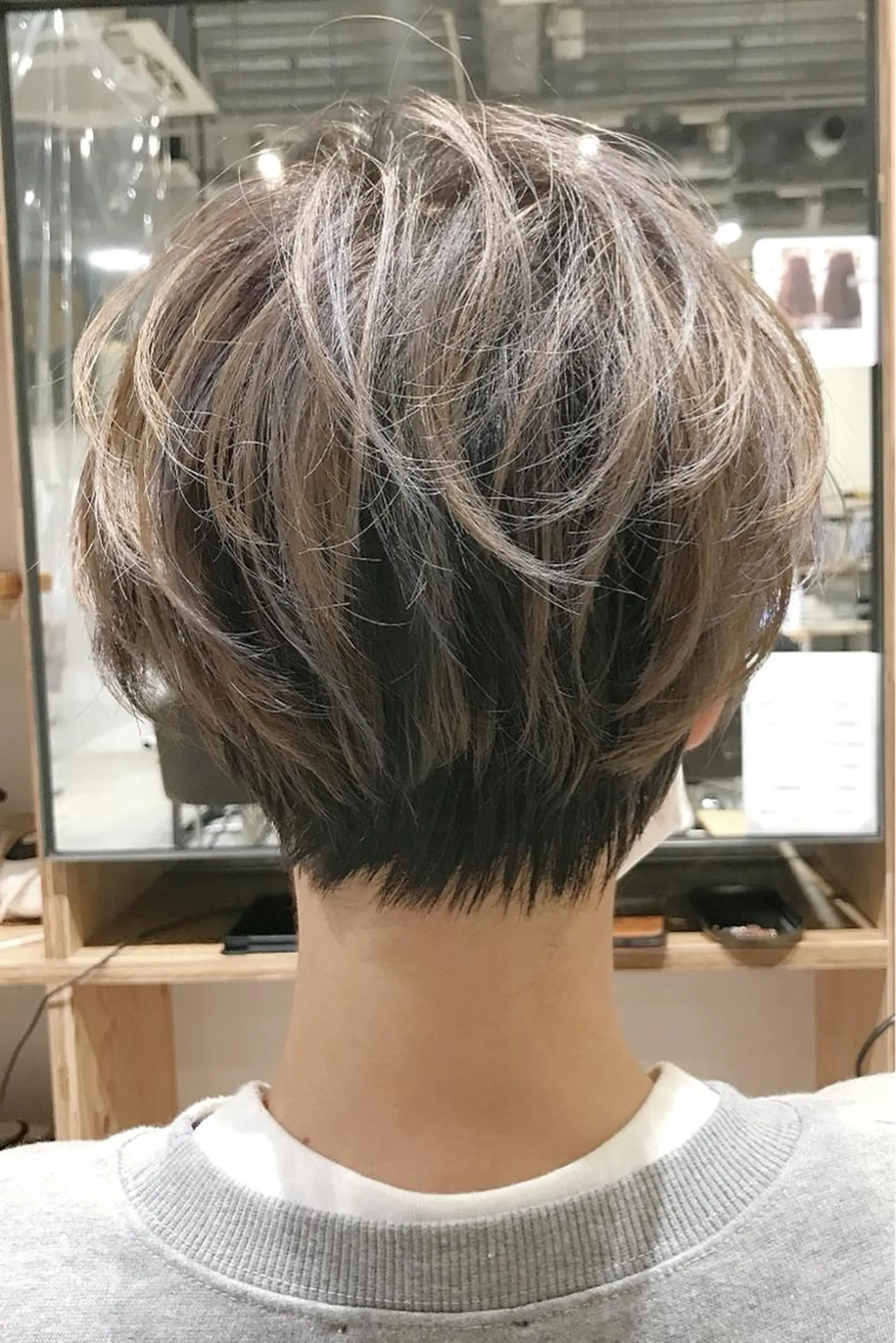 ショート ハイライト カット ヘアカラー トリートメント ショートヘア💫 ハイトーン西田拓馬のヘアスタイル