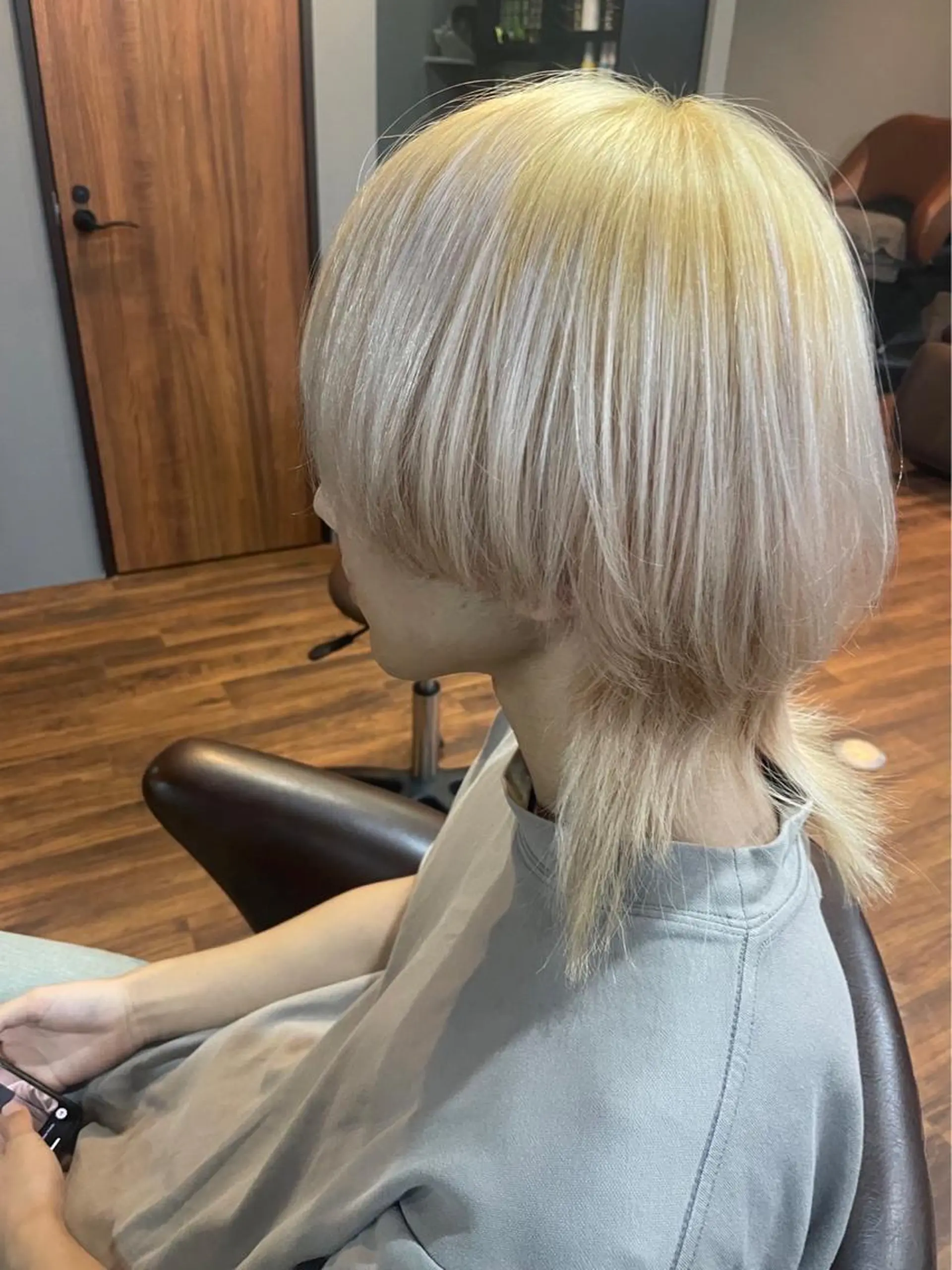 ミディアム ウルフカット 畠山 真由佳のヘアスタイル