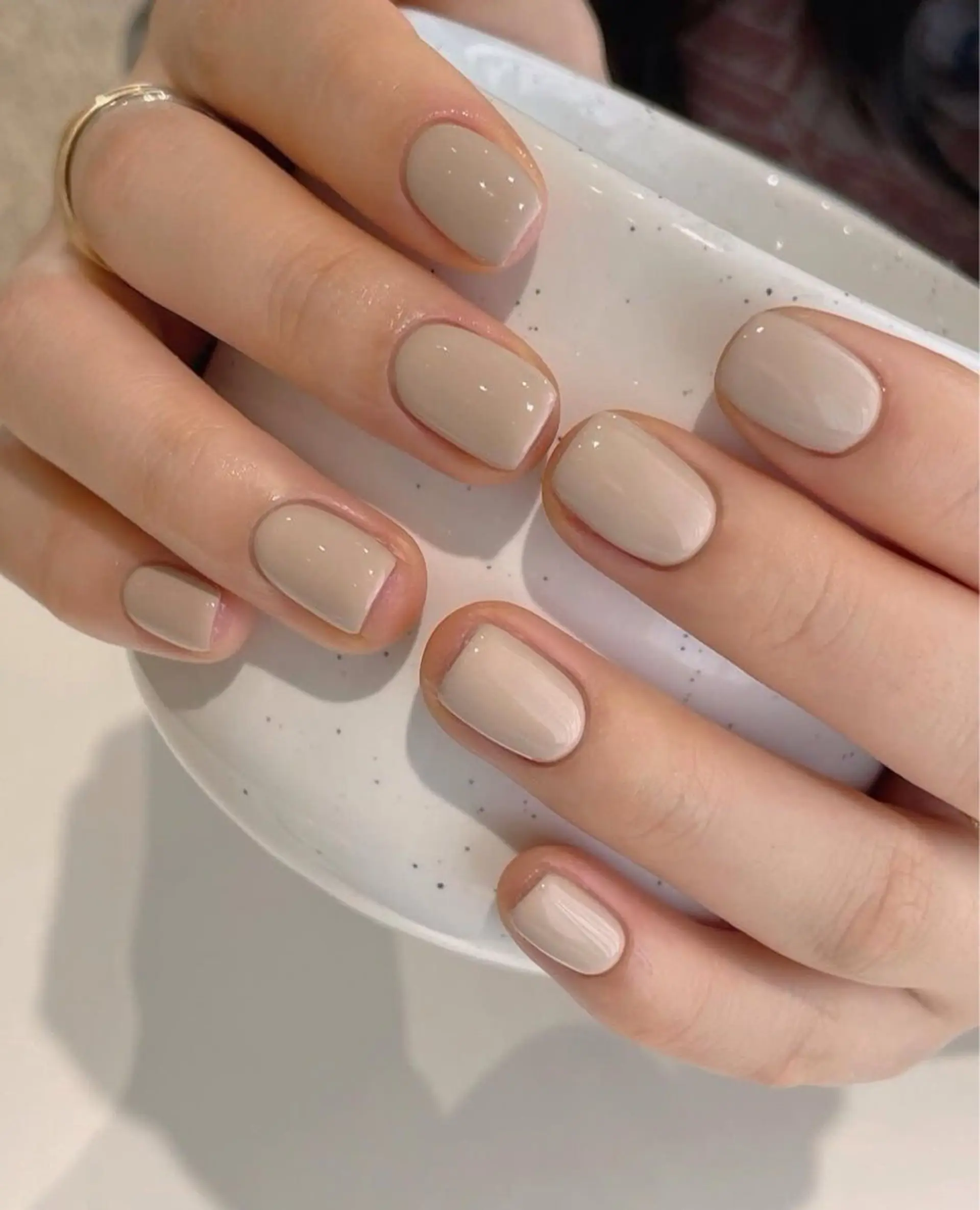 light taupe short nails - simple short nails