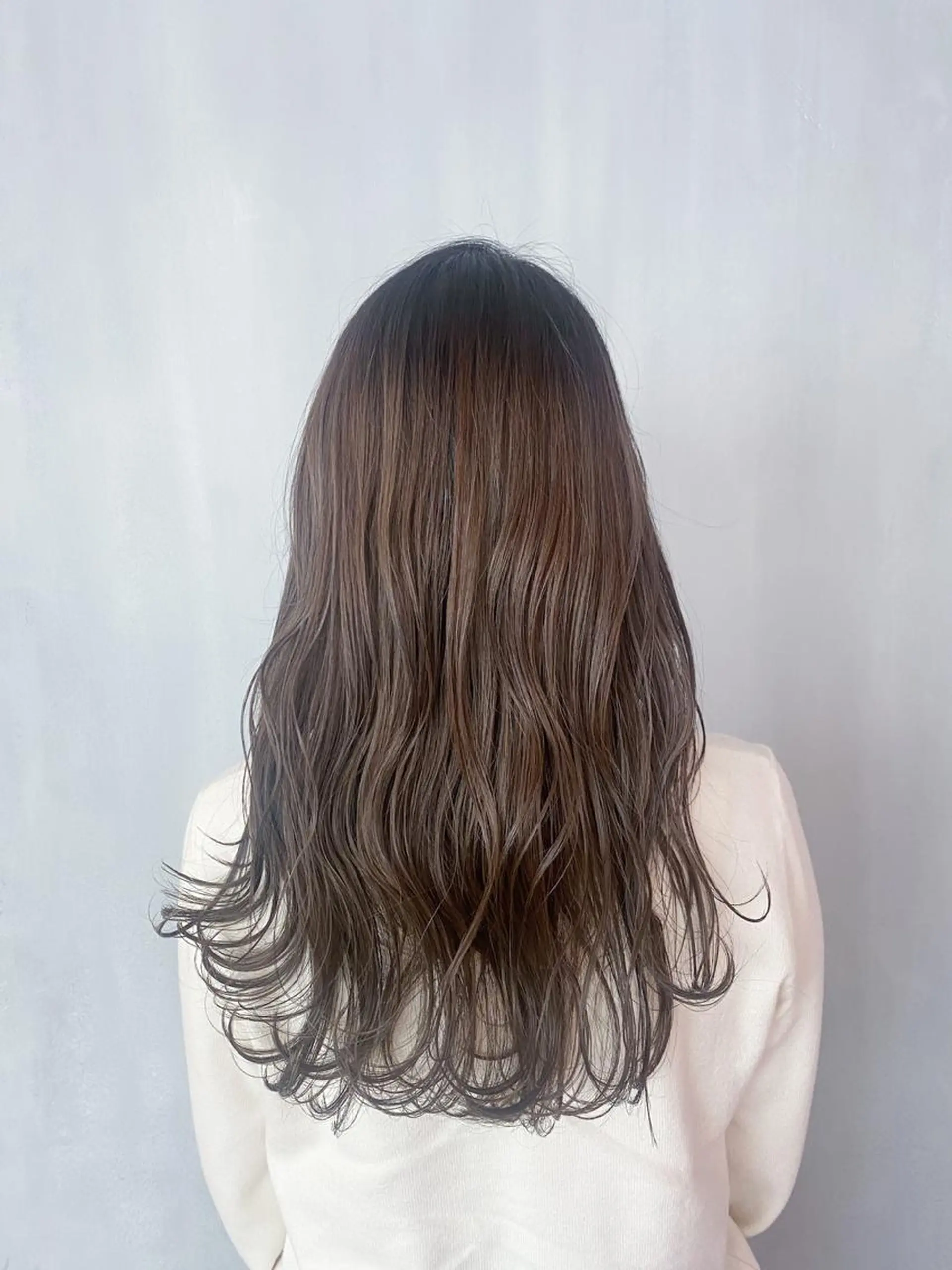 ロング カラー グレージュ ハイライトカラー ハイライト カット ヘアカラー トリートメント オーストヘアージジ所属・TAI透明カラー 柔らかい縮毛矯正のヘアスタイル