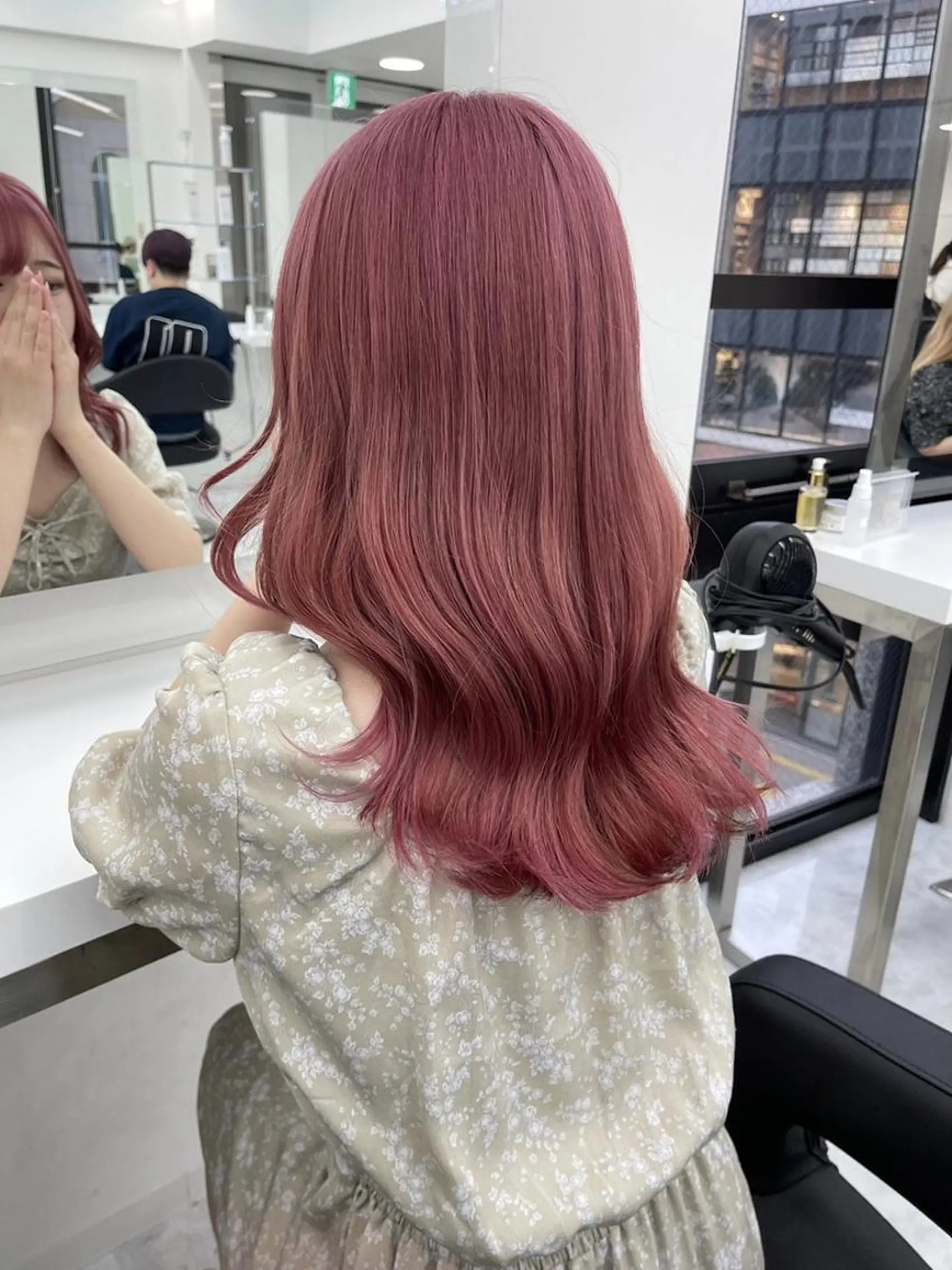 カラー 柔らか🪽うる艶 🎀ブリーチカラーのヘアスタイル