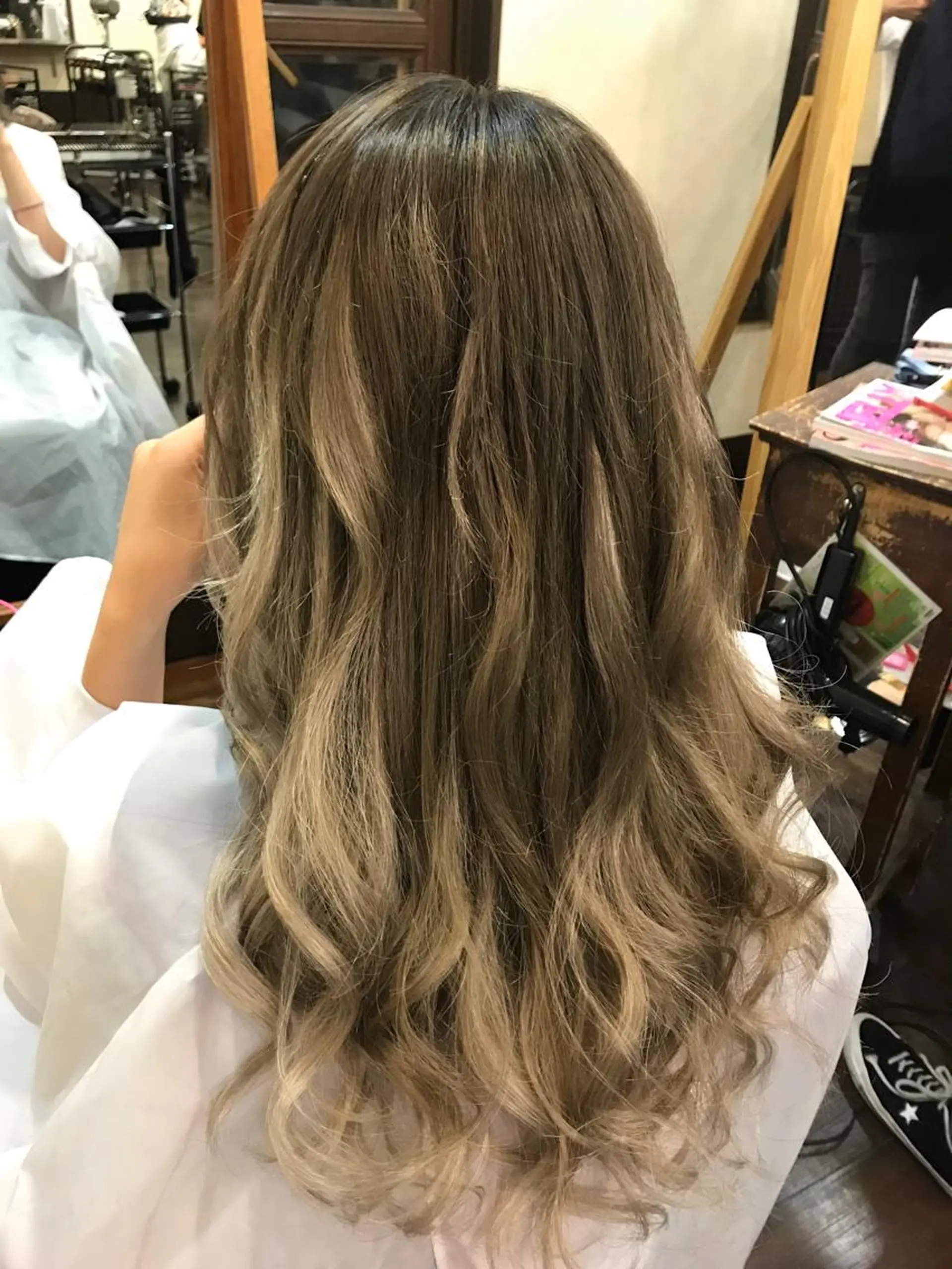 セミロング カラー グラデーションカラー ハイトーンカラー エクステ 店長担当🌟 矢吹ガブリエル🌟のヘアスタイル