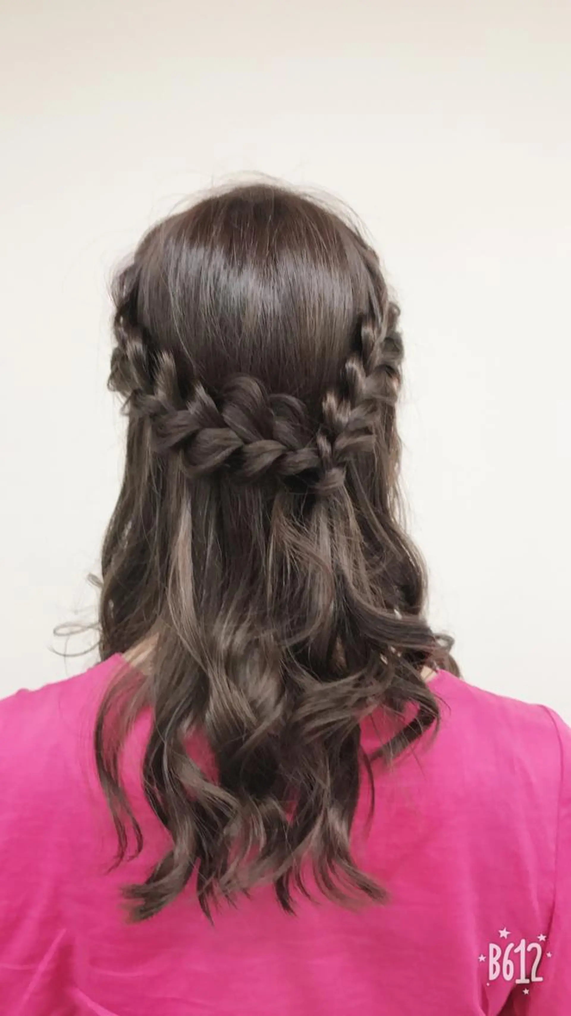 セミロング ヘアアレンジ 石川 奈緒子のヘアスタイル