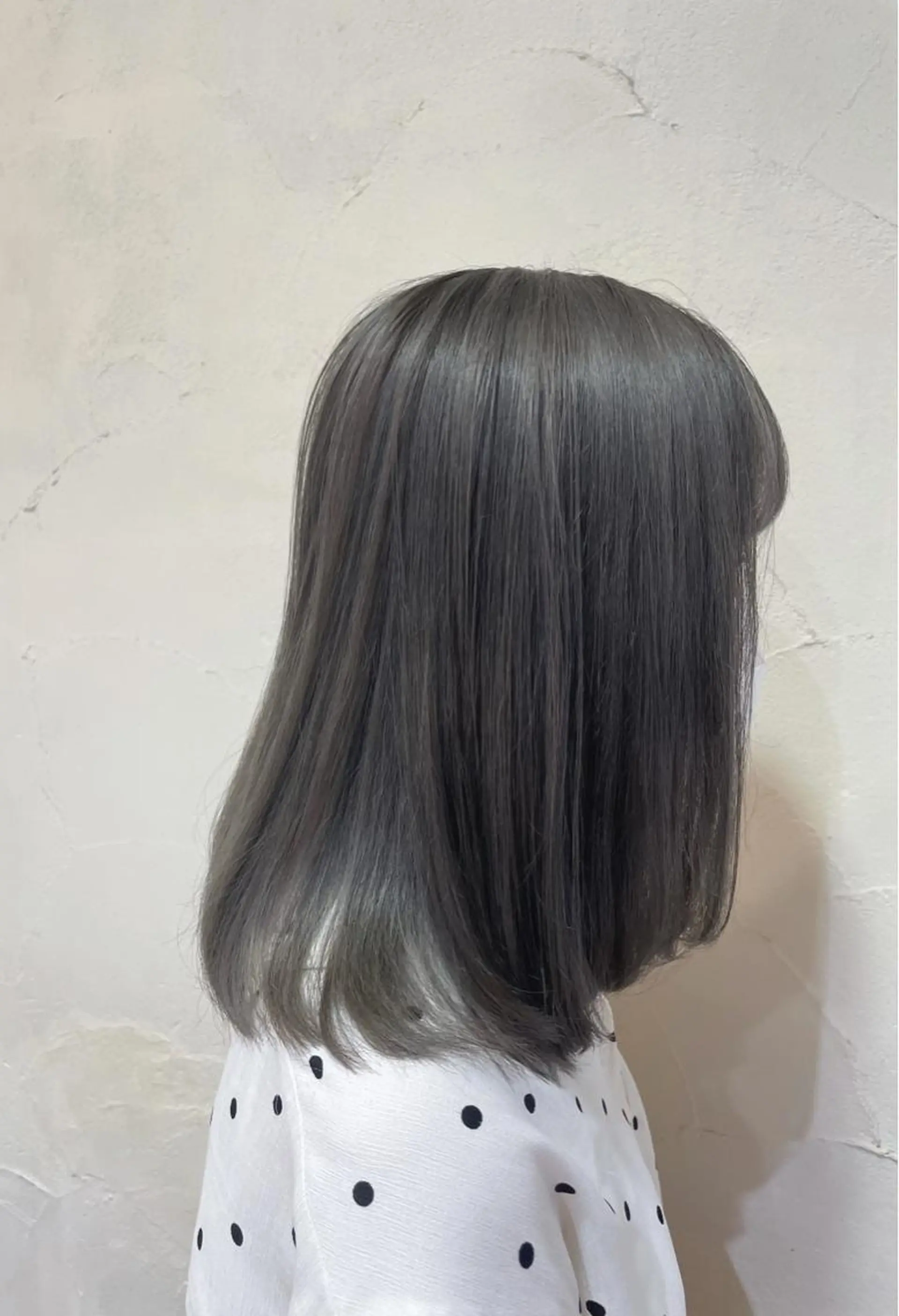 ミディアム カラー ブリーチ ケアブリーチ グレージュ ミルクティーグレージュ ボブ ヘアカラー トリートメント 秋山 幸太のヘアスタイル