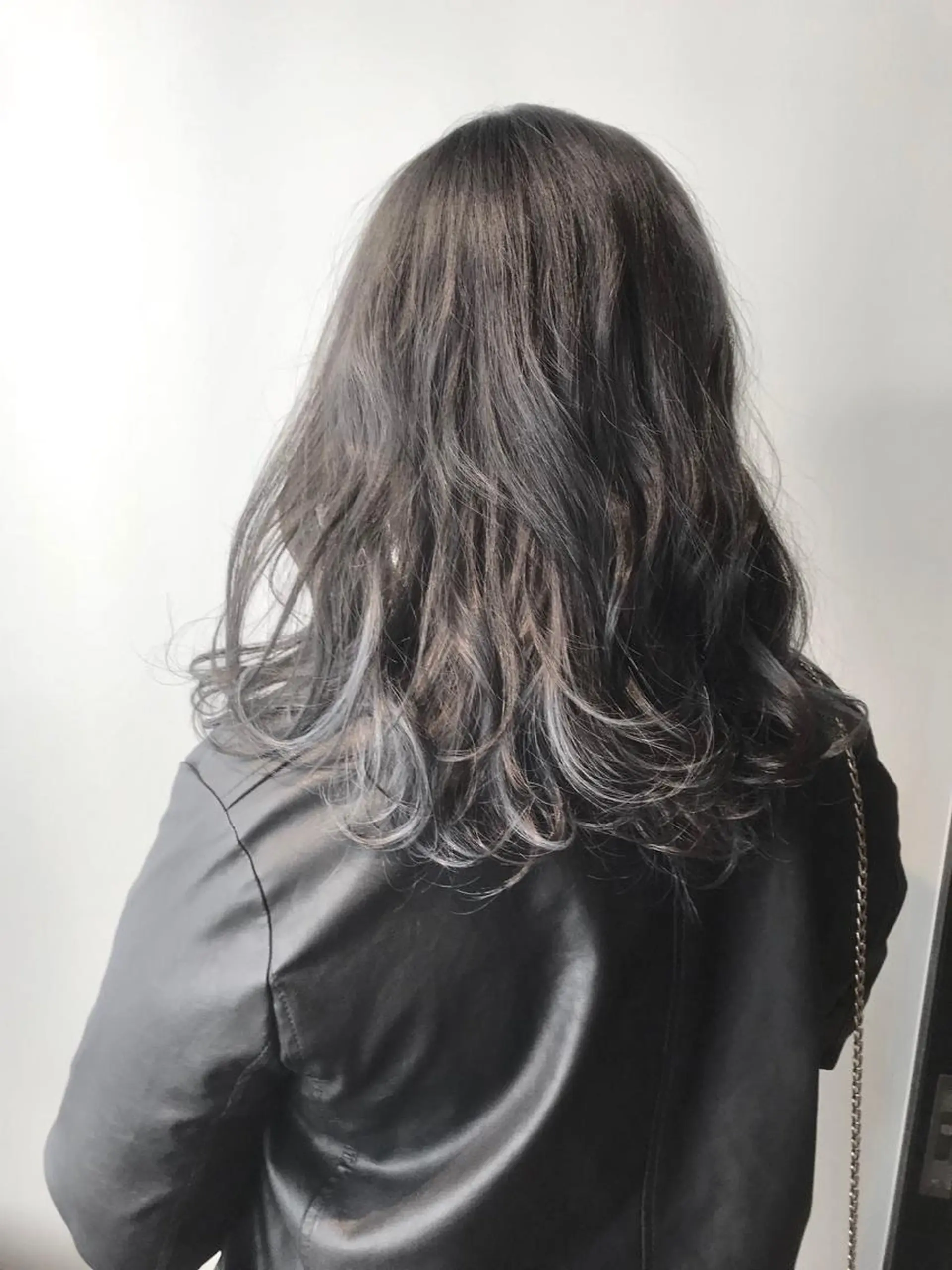 ミディアム カラー パーマ ヘアアレンジ メンズ ダークグレー ダークグレージュ グレージュ 野田 修平のヘアスタイル