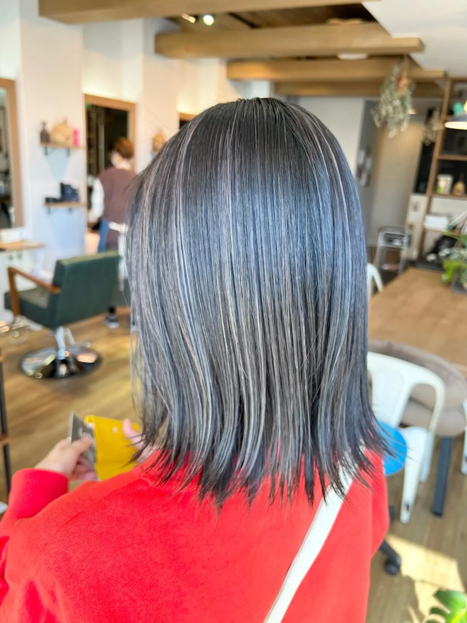 ショート ハイライト ヘアカラー トリートメント 堀 望美のヘアスタイル