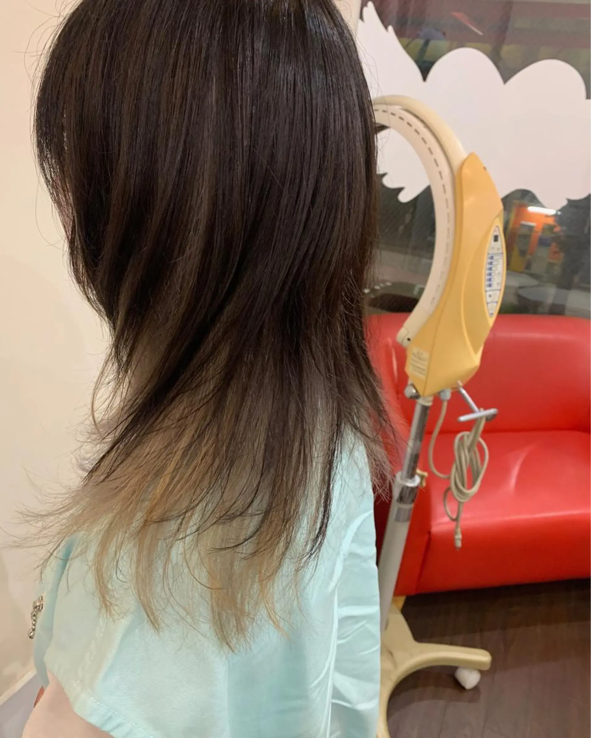 ミディアム カラー ベージュカラー ホワイトベージュ ウルフカット カット ヘアカラー 今村公介 ブリーチ特化、派手髪のヘアスタイル