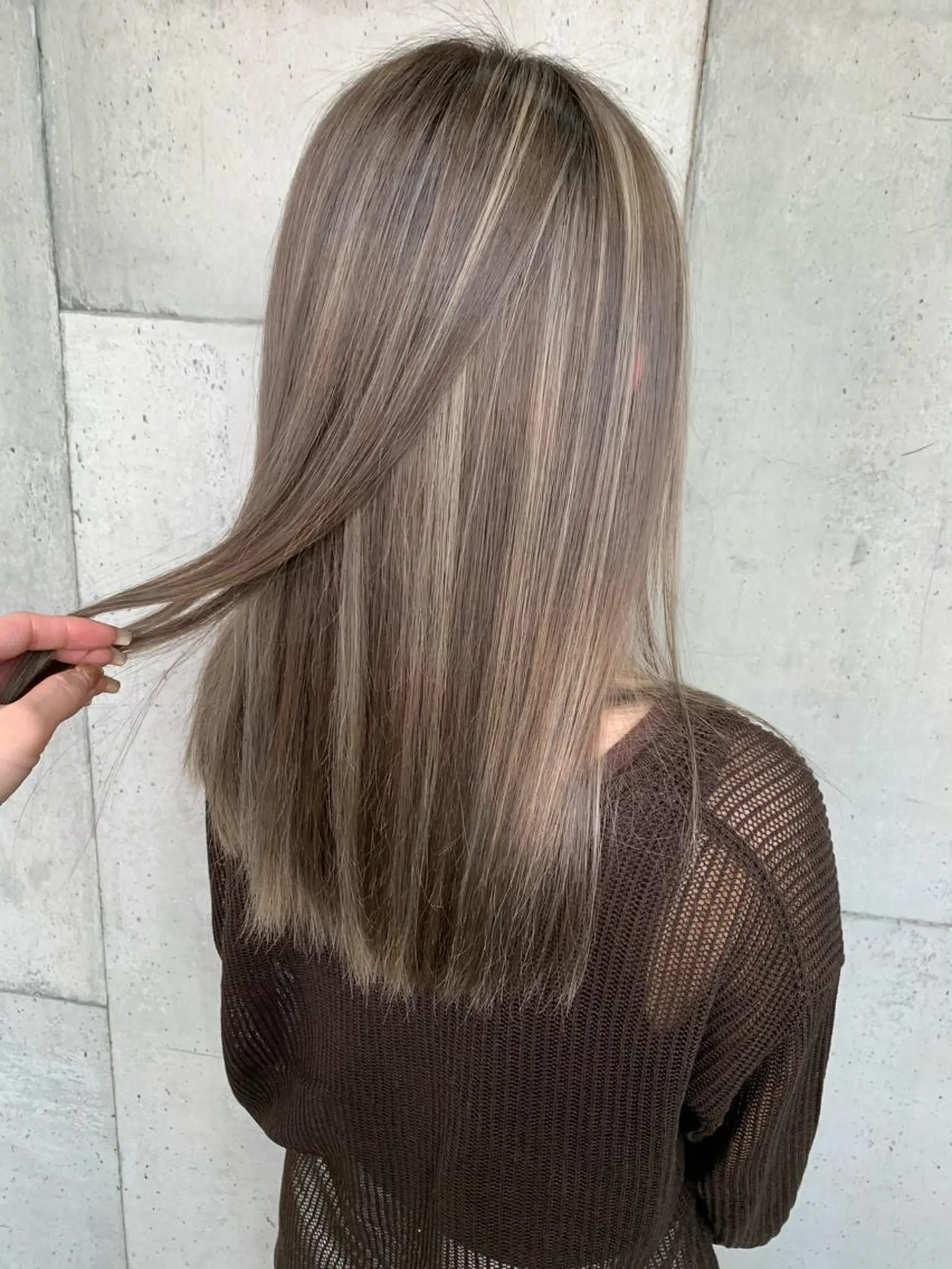 セミロング カラー ベージュカラー グレージュ ハイライトカラー ミルクティーベージュ 3Dハイライト Mikuri 【Little】のヘアスタイル