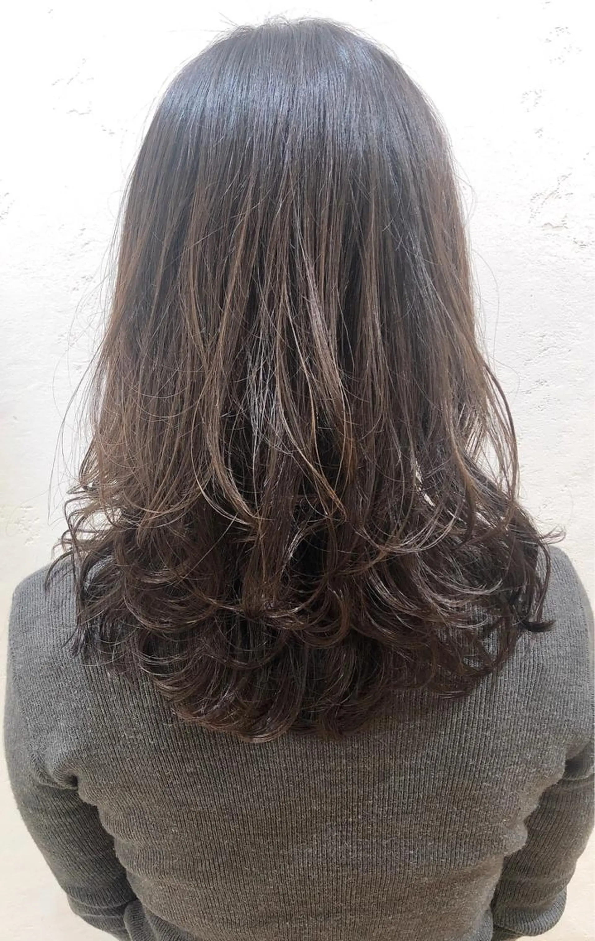 セミロング カラー パーマ ヘアアレンジ ネイル マツエク・マツパ ヘアカラー トリートメント ヘアセット Londideal 高橋ヒロシのヘアスタイル