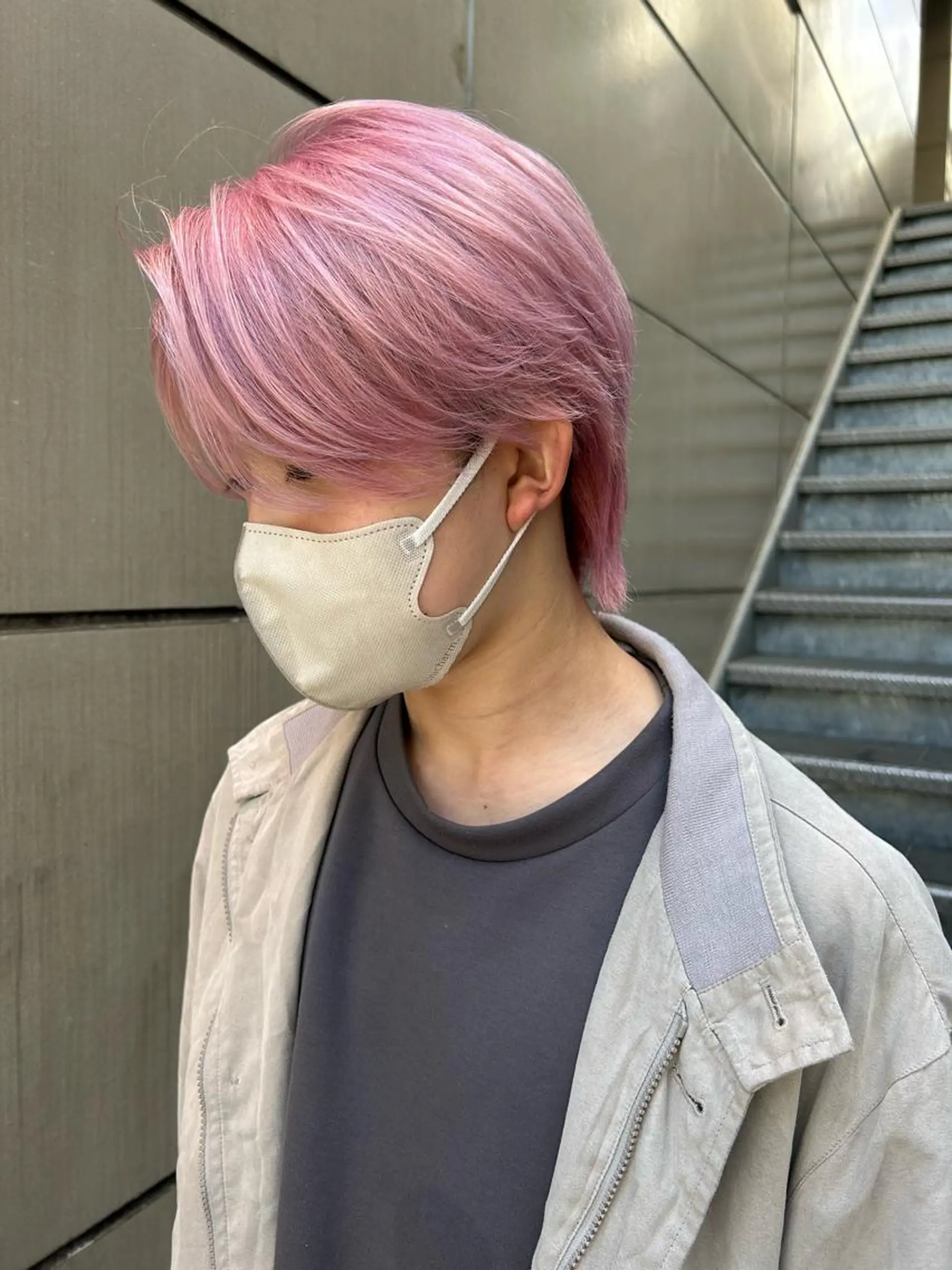 ショート カラー メンズ ピンクカラー ホワイトピンク カット ヘアカラー トリートメント 🧸艶々韓国ヘア 🧁mizunaのヘアスタイル