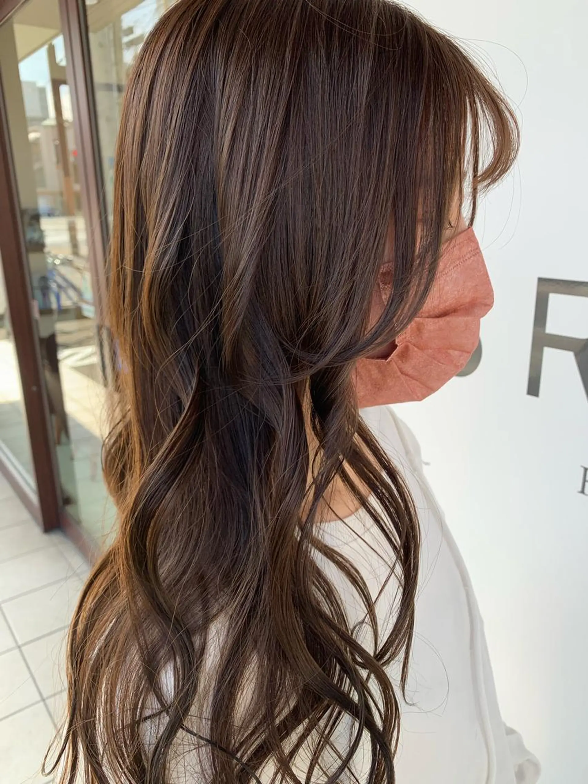 ミディアム カラー グレージュ 譜久島 かりんのヘアスタイル