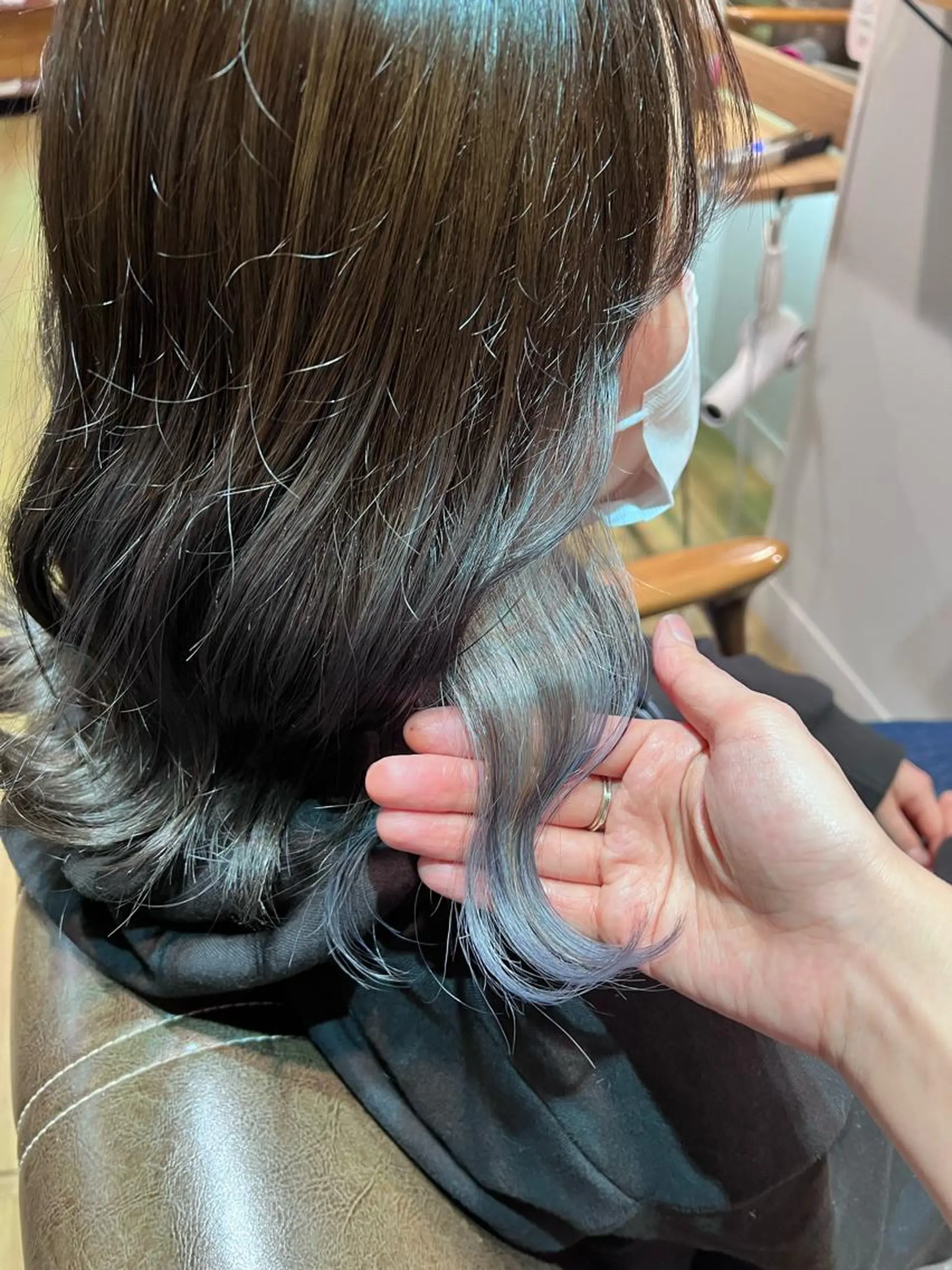 ロング カラー アッシュ アッシュブラウン ブラウンカラー シルバー ヘアカラー ツキダテ ユイのヘアスタイル