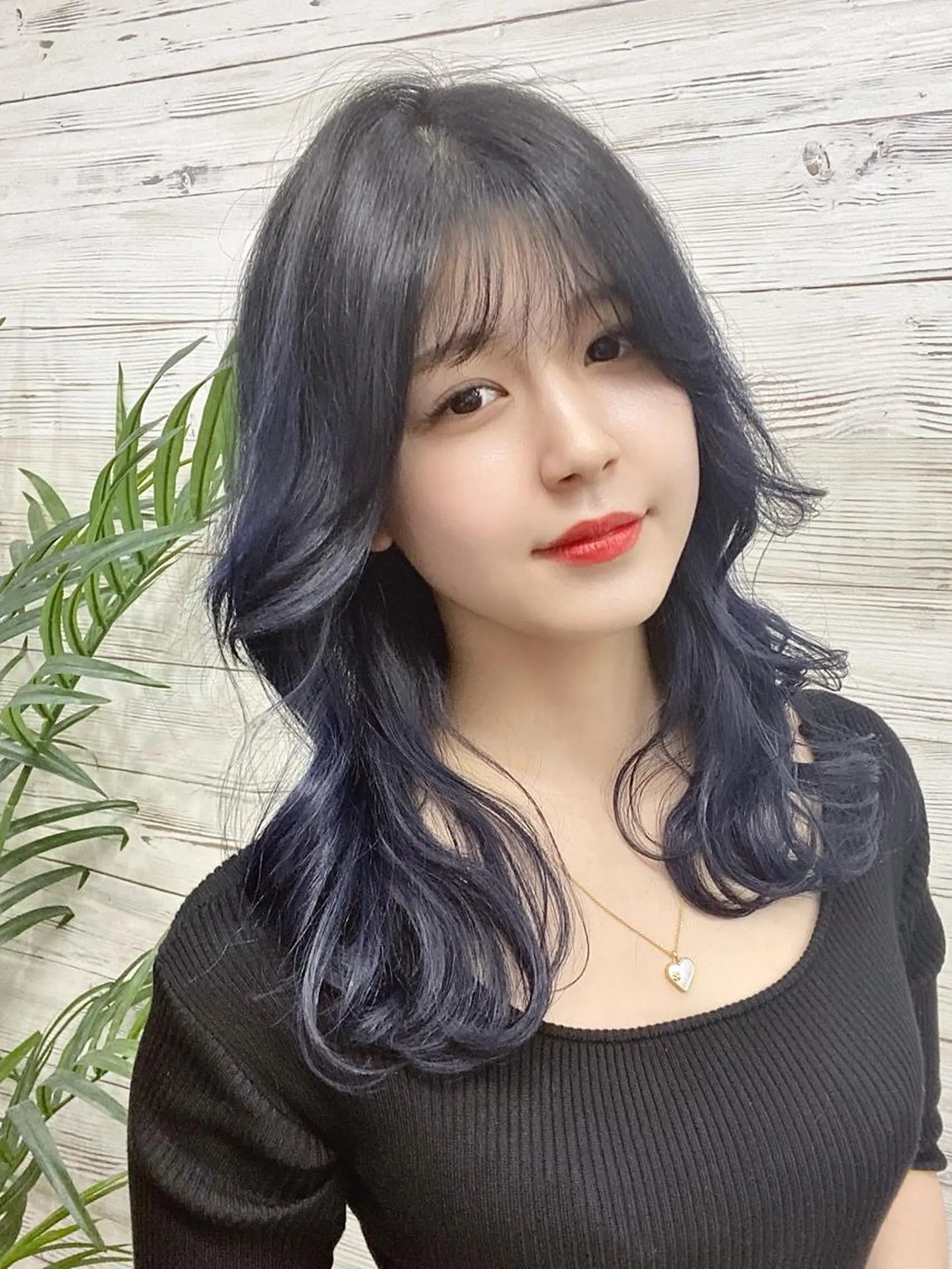 ロング カラー ヘアアレンジ アイブロウ ショートボブ 編み込みエクステ シールエクステ バレイヤージュ ベージュカラー LAVENDIA 初音のヘアスタイル