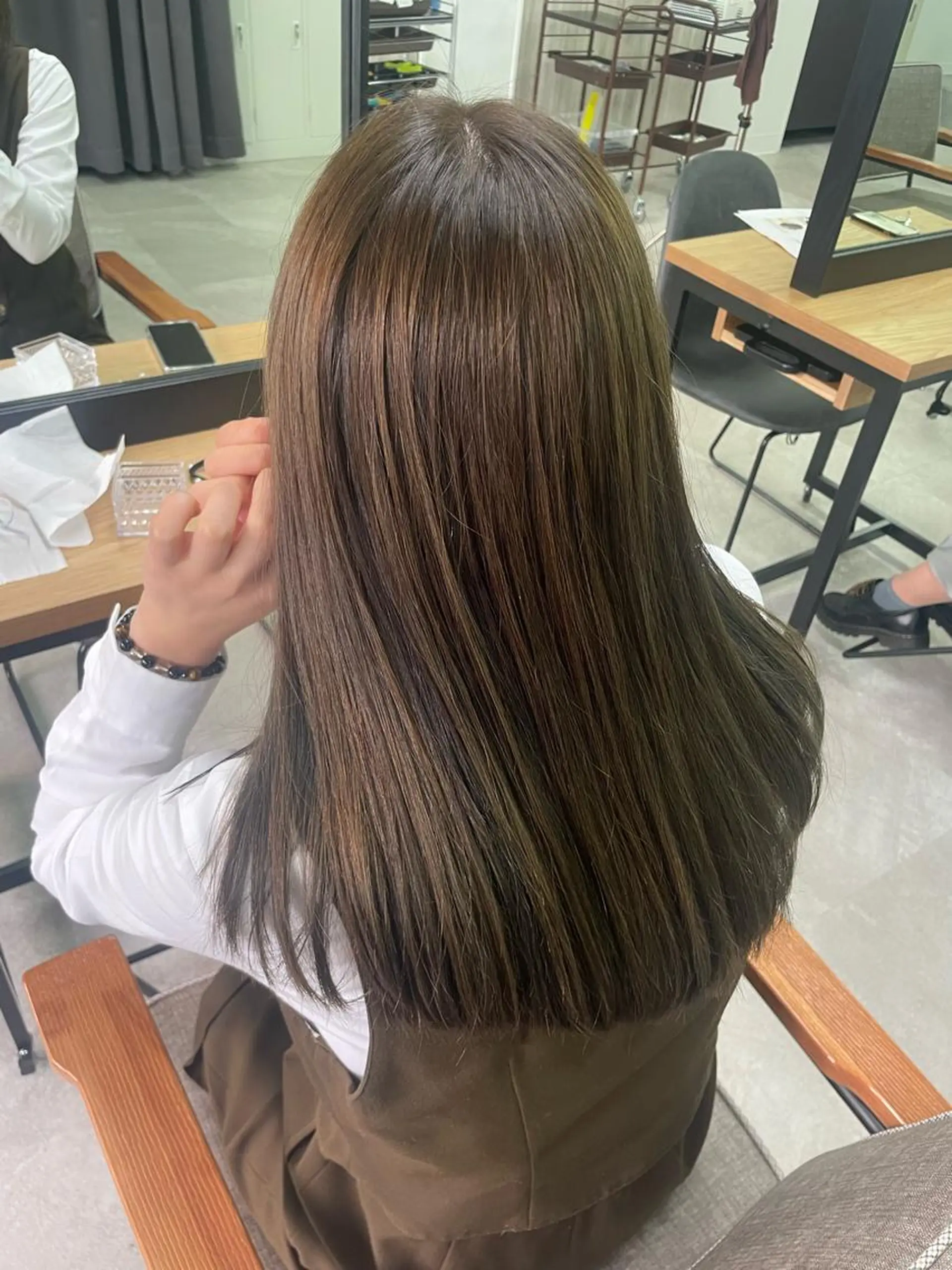 セミロング カラー ヘアアレンジ 🫧縮毛矯正/髪質 改善🫧熊野未来のヘアスタイル