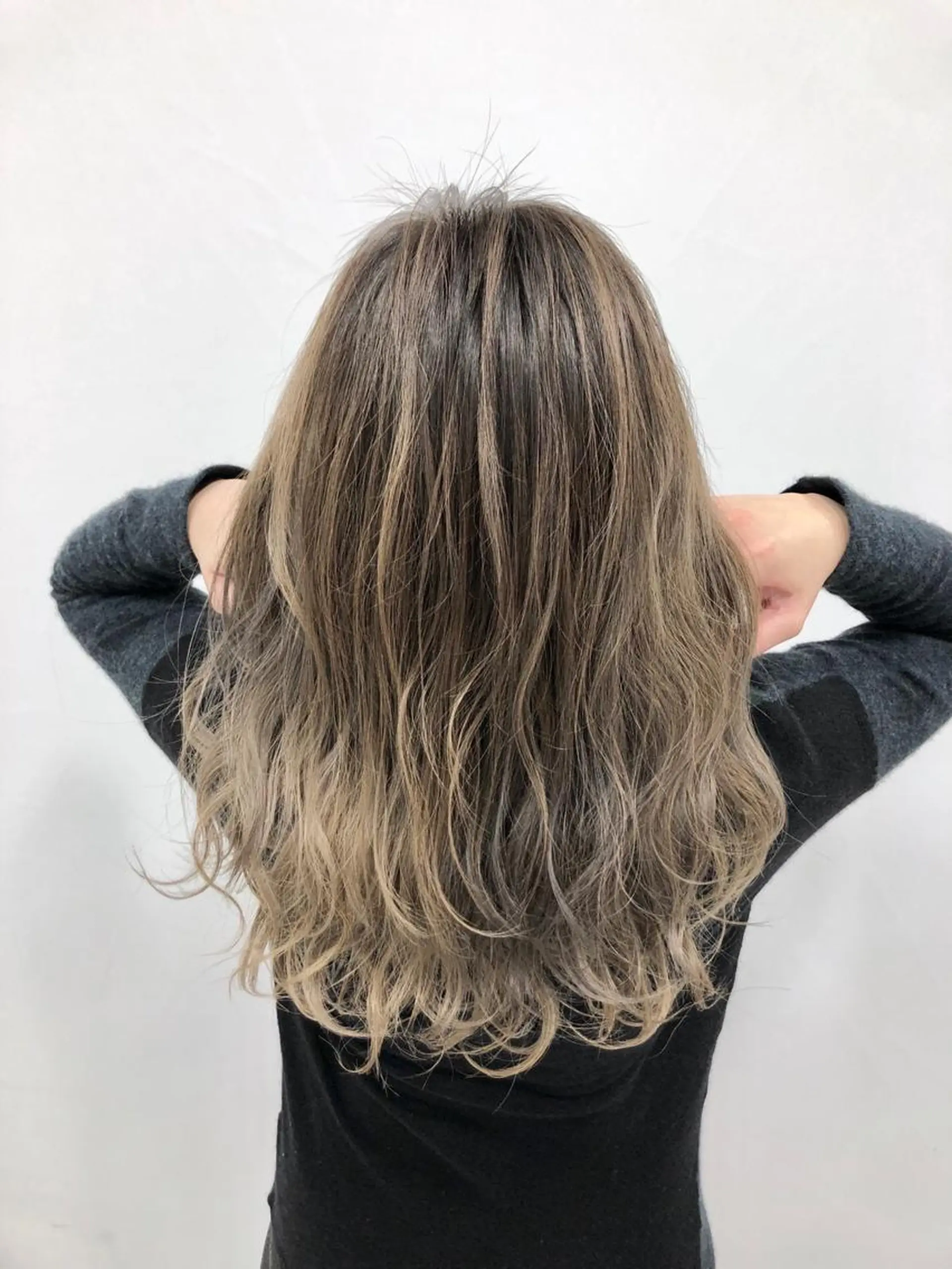 セミロング カラー ヘアアレンジ 💖ムラ修正ブリーチ 💖【YUU】のヘアスタイル