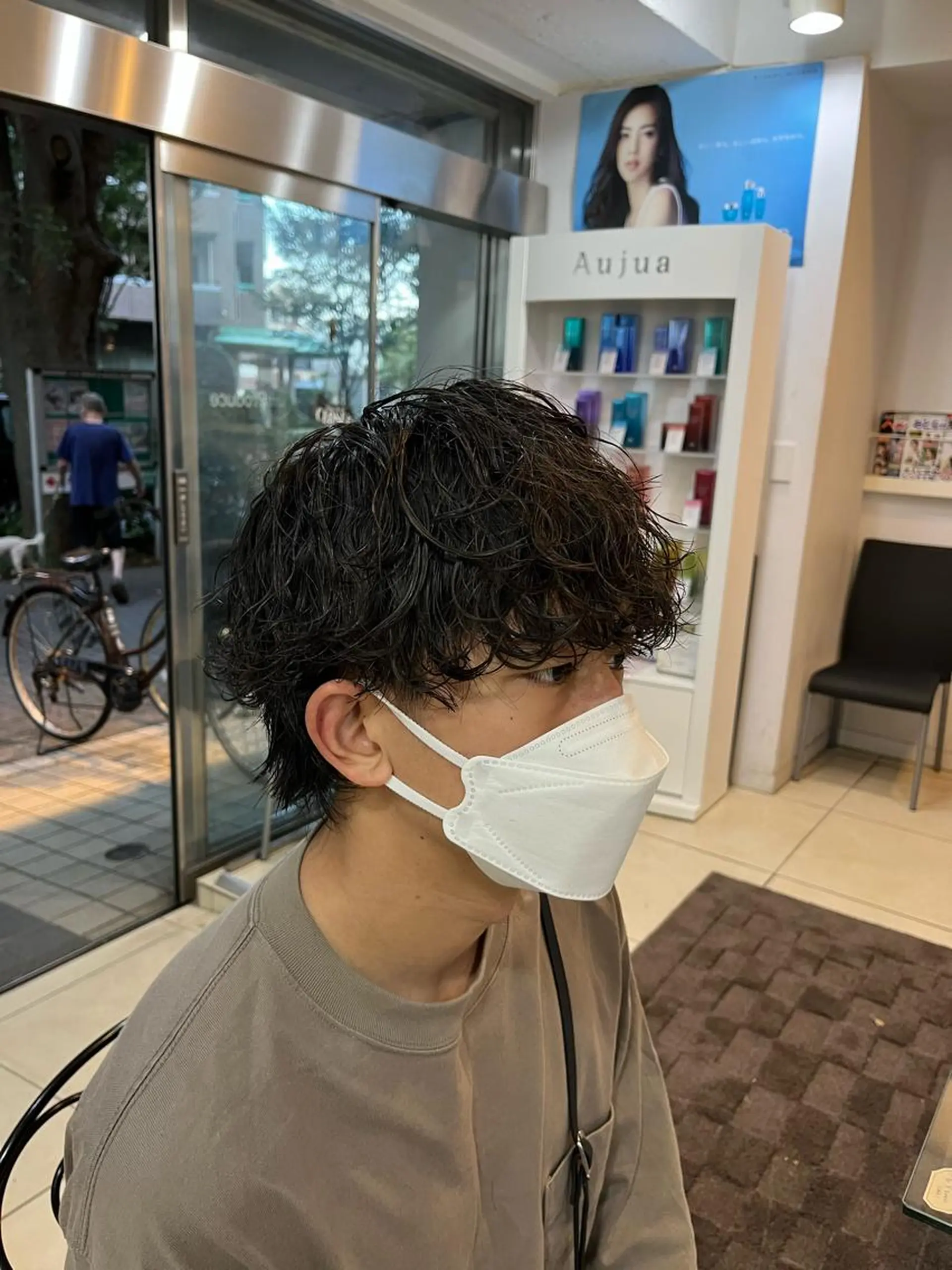 ミディアム パーマ メンズ 波巻きパーマ カット パーマ 韓国メンズヘア/ 毛流れヘア　須田龍世のヘアスタイル