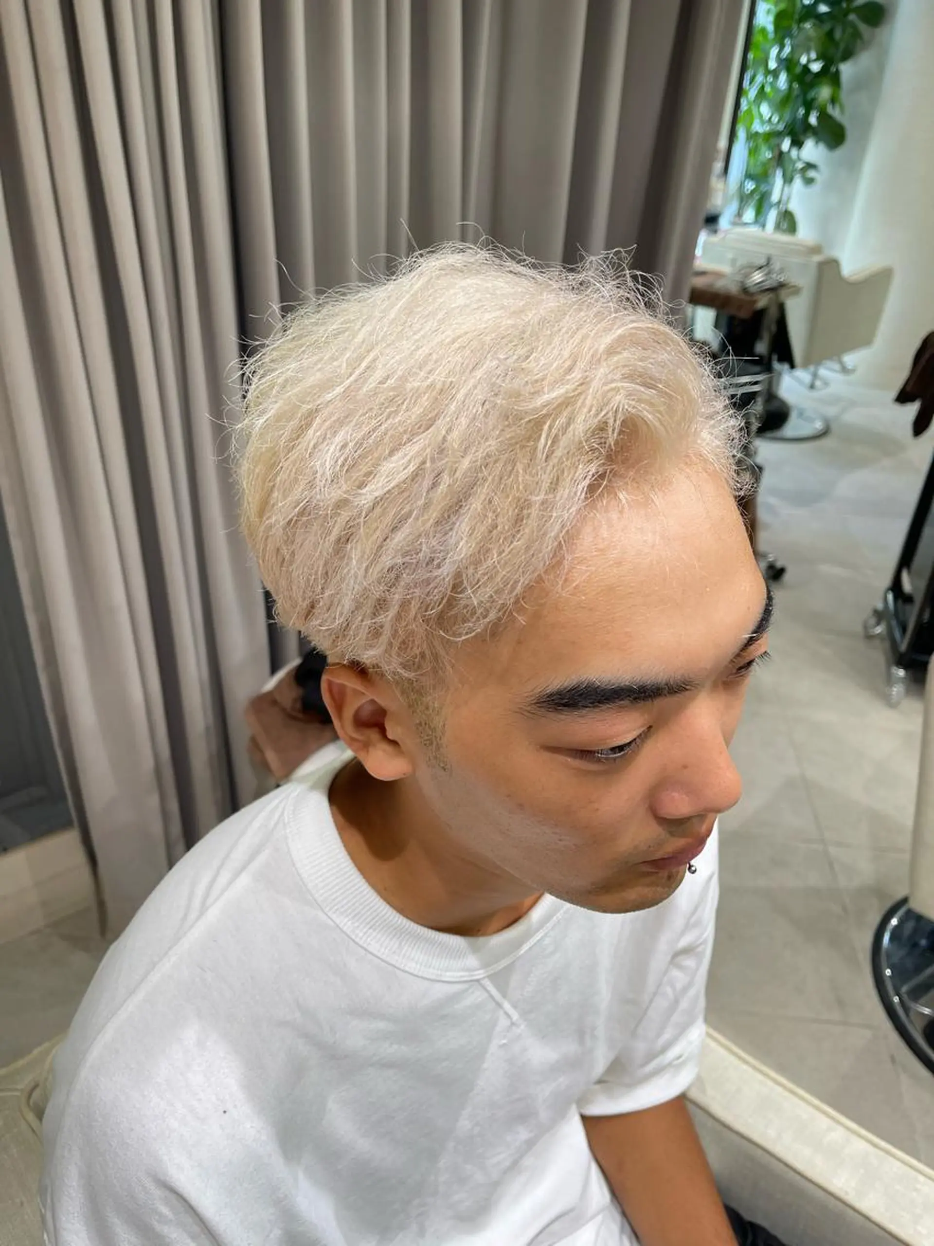 メンズ メンズブリーチ メンズハイトーン メンズインナーカラー メンズ韓国風 カット ヘアカラー ブリーチ🔥ベージュ /グレー/daikiのヘアスタイル