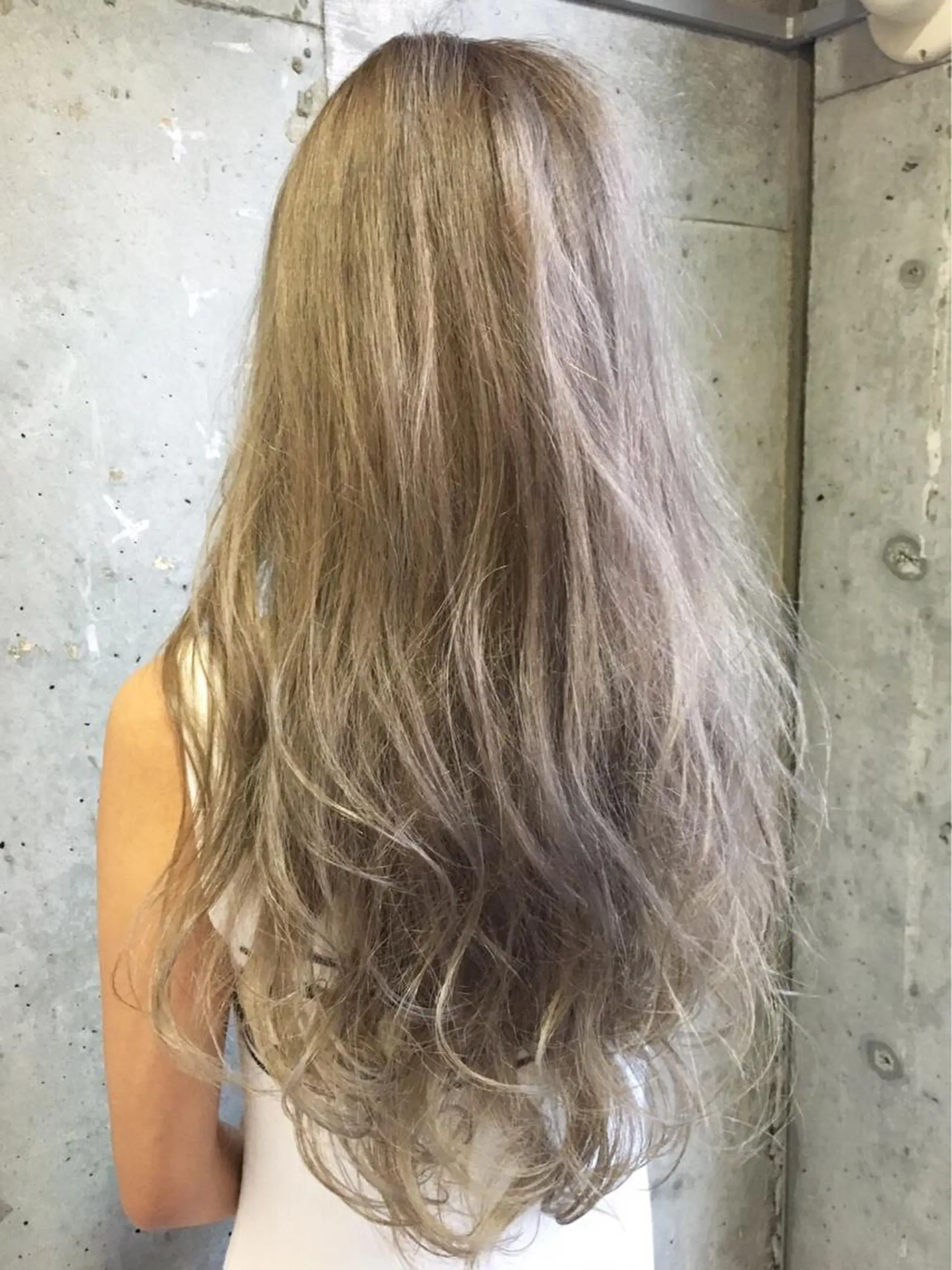 ロング カラー ベージュカラー ハイトーンカラー ヘアカラー エクステ指名No.1 【店長】橘田のヘアスタイル