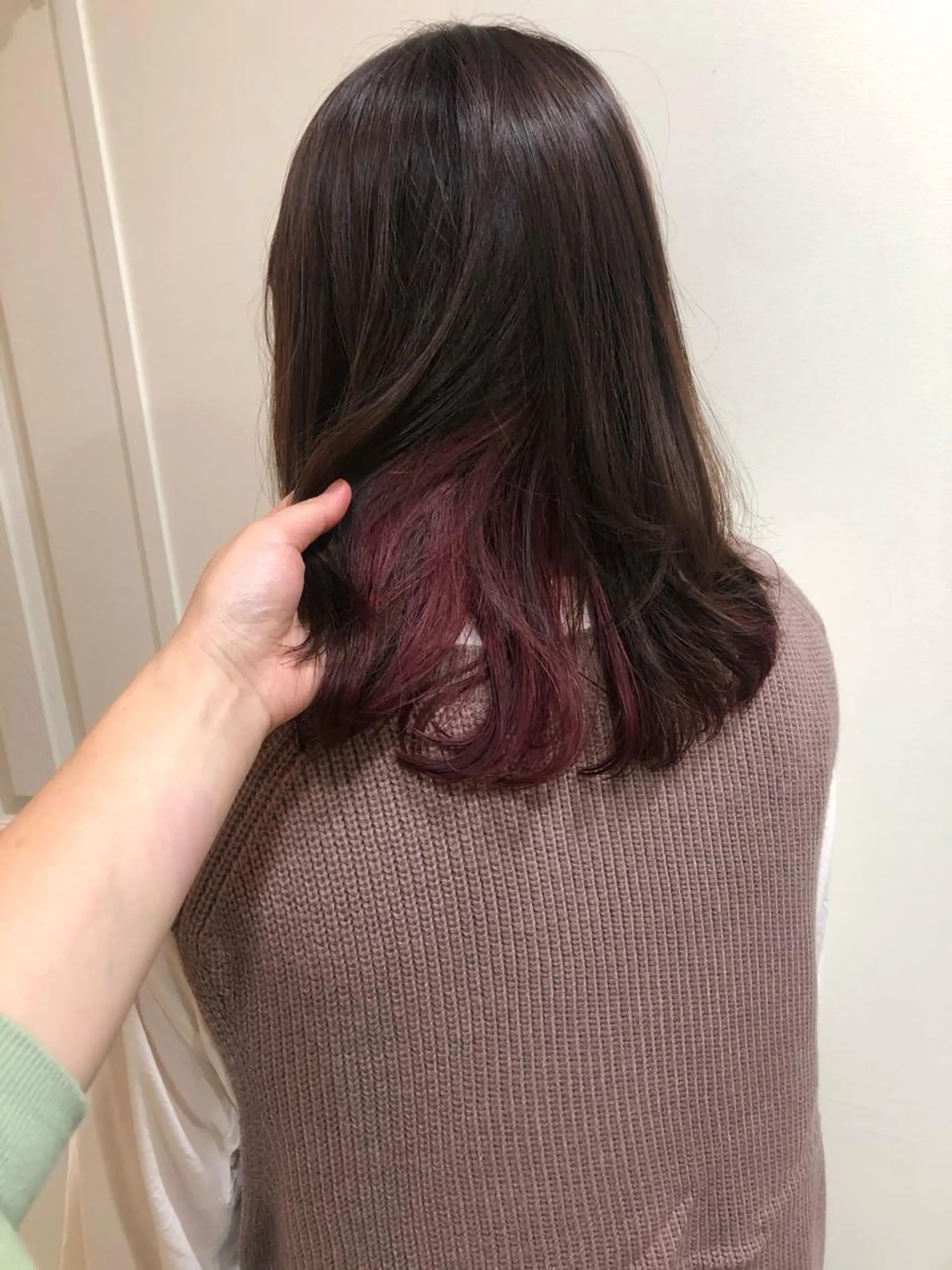 ミディアム カラー MIOベージュカラー 柔らかいカラーのヘアスタイル