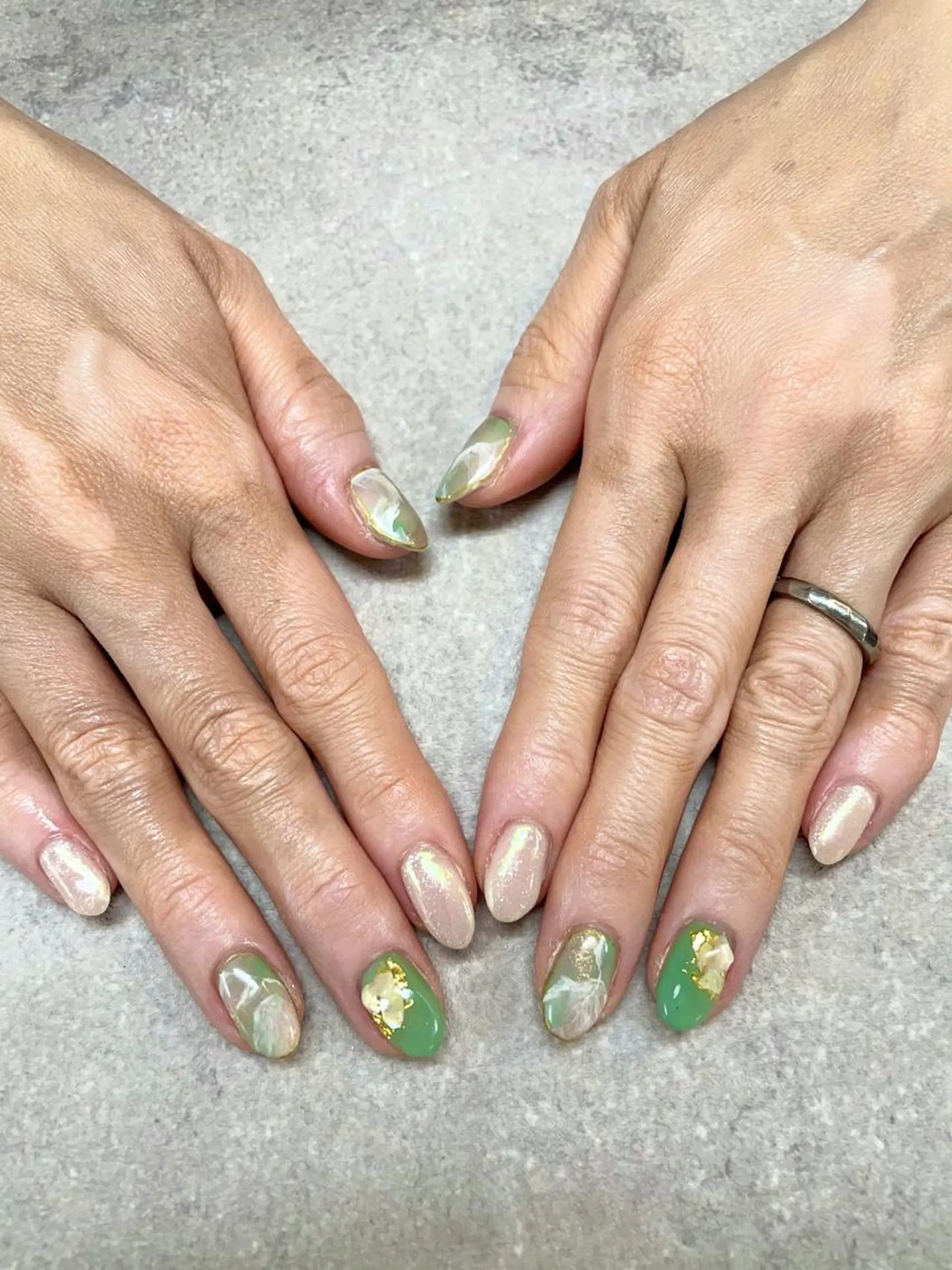 ネイル グリーン ミラーネイル ニュアンスネイル ハンドネイル ハンドケア FASTNAIL PLUS 新宿店のネイルデザイン