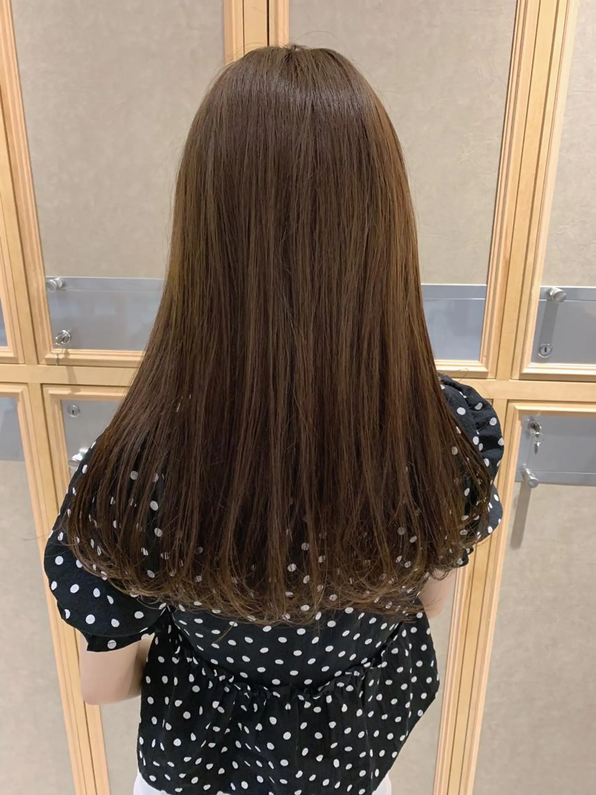 セミロング カラー ベージュカラー ブリーチ 透明感カラー ブリーチなしカラー オリーブベージュ チバ タクミのヘアスタイル