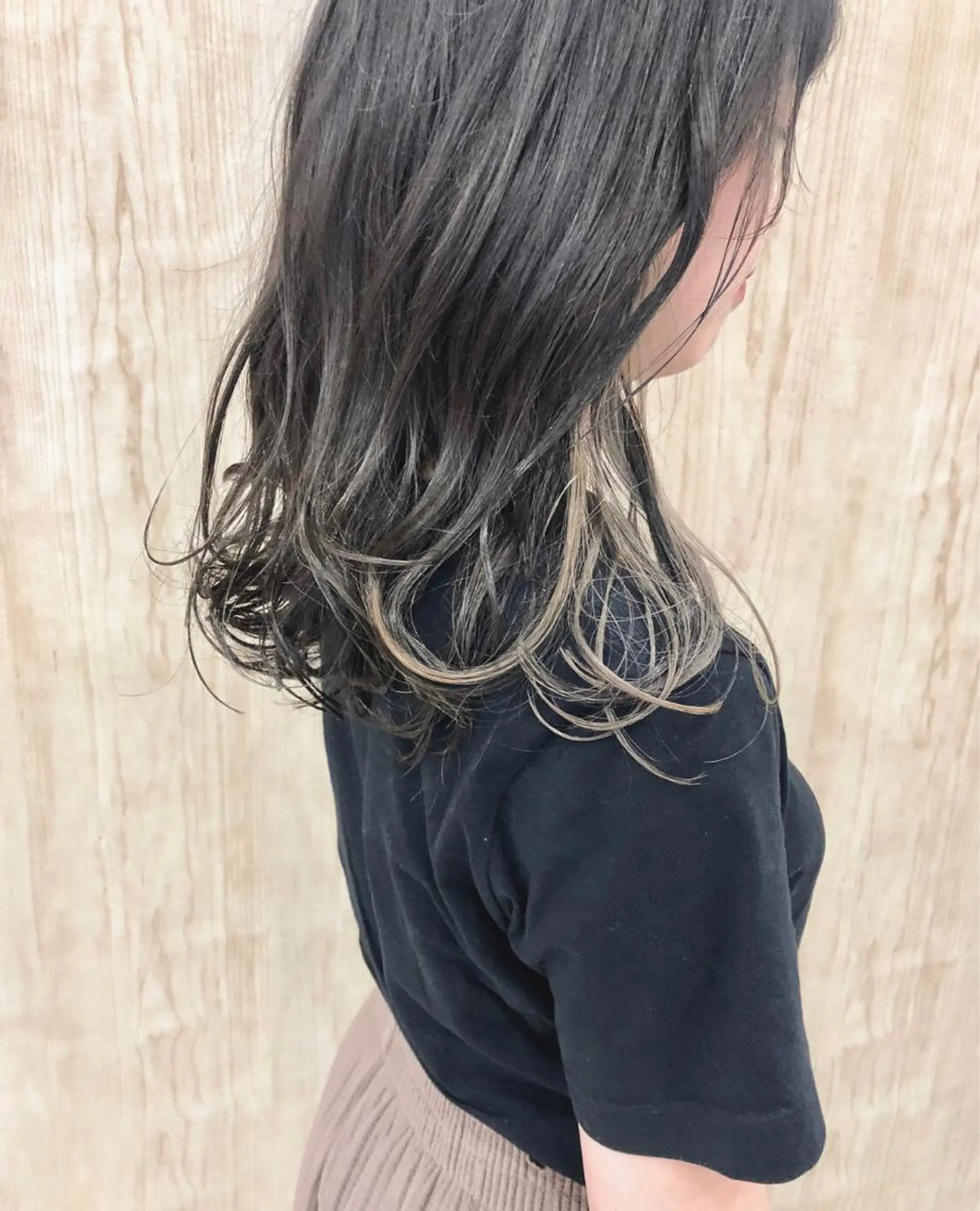 ミディアム カラー ベージュカラー ハイライトカラー ハイライト 岩田 萌那のヘアスタイル