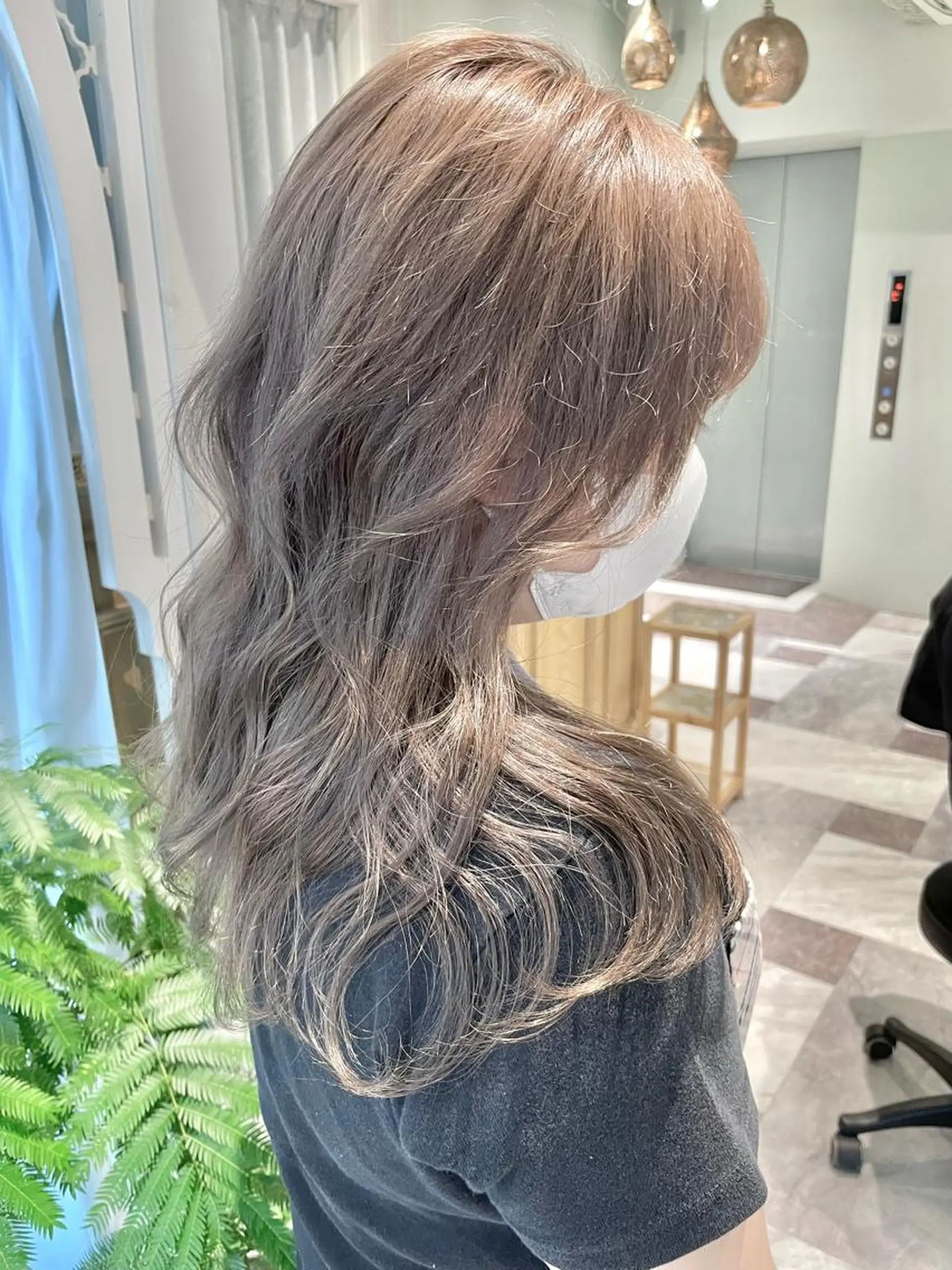 セミロング ブリーチなし 透明感カラー/艶髪のヘアスタイル