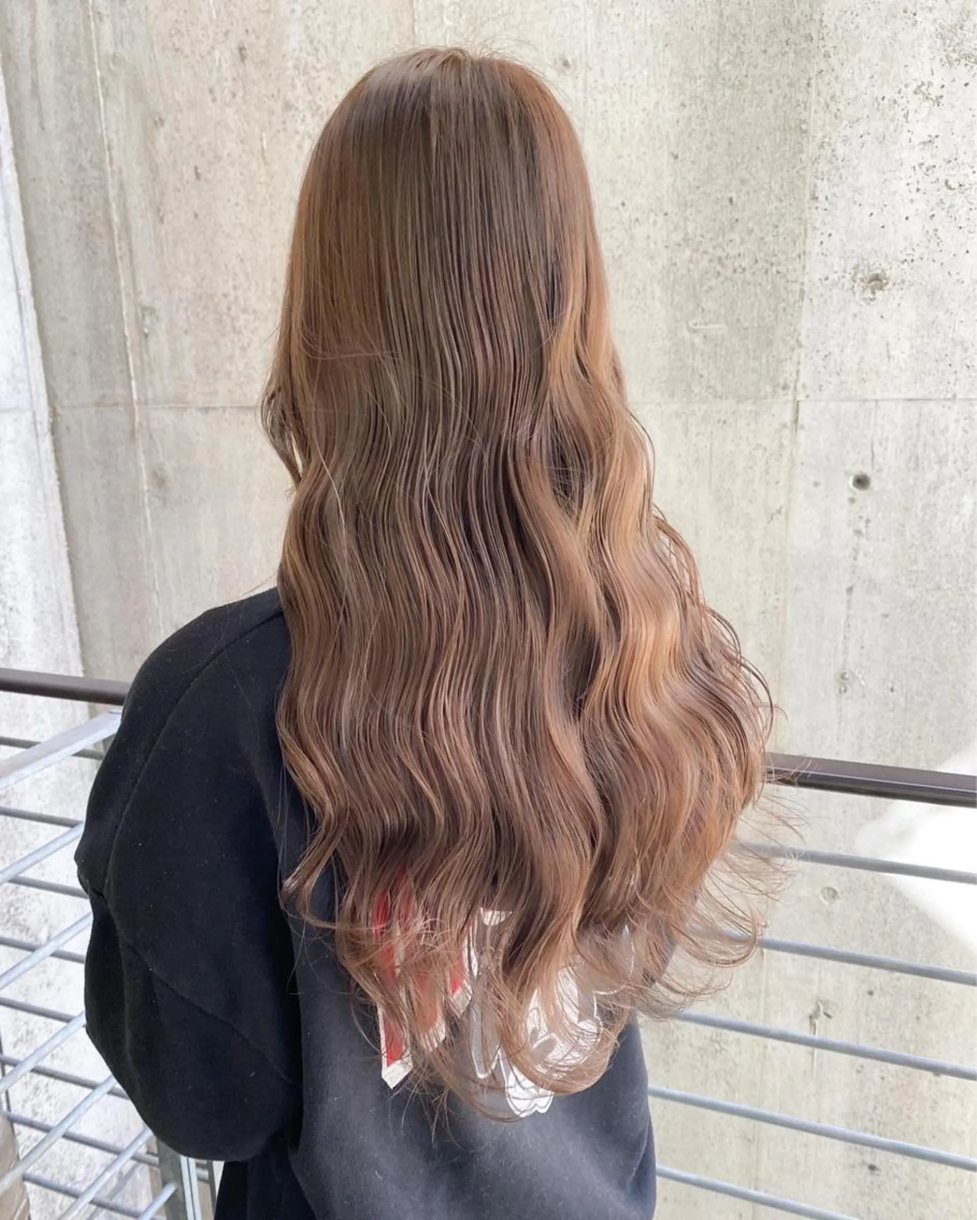 ロング カラー ベージュカラー ブリーチ 透明感カラー ハイライトカラー ハイトーンカラー ヘアカラー ness🎖️ カミカリスマ受賞のヘアスタイル