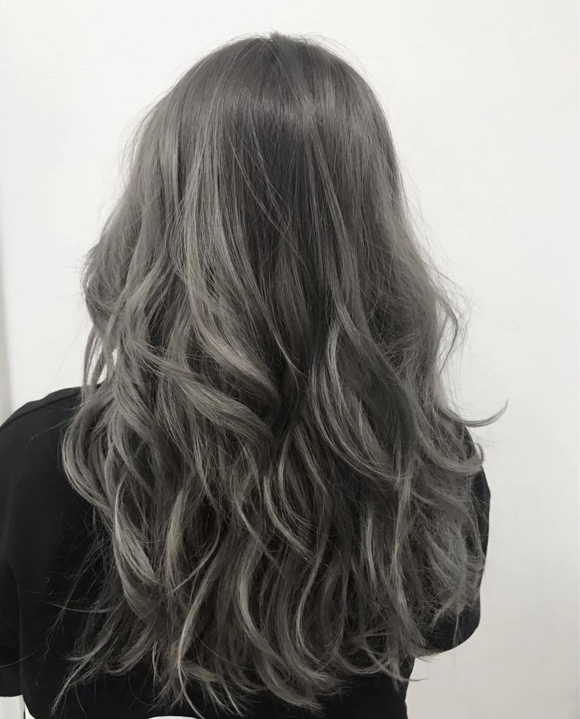 ロング カラー tomo MiND HAiRのヘアスタイル