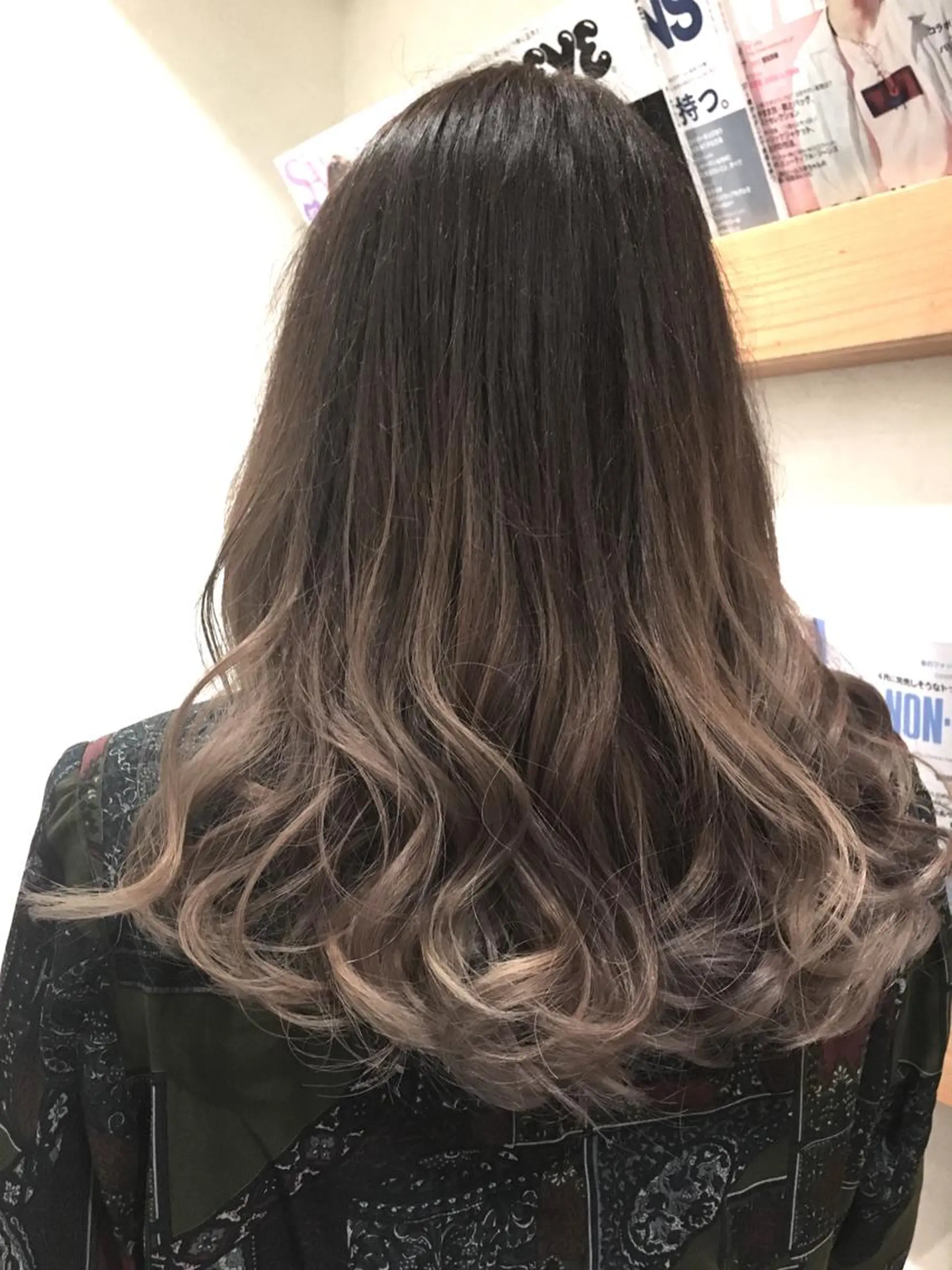 ロング カラー 仲間 菜々世のヘアスタイル