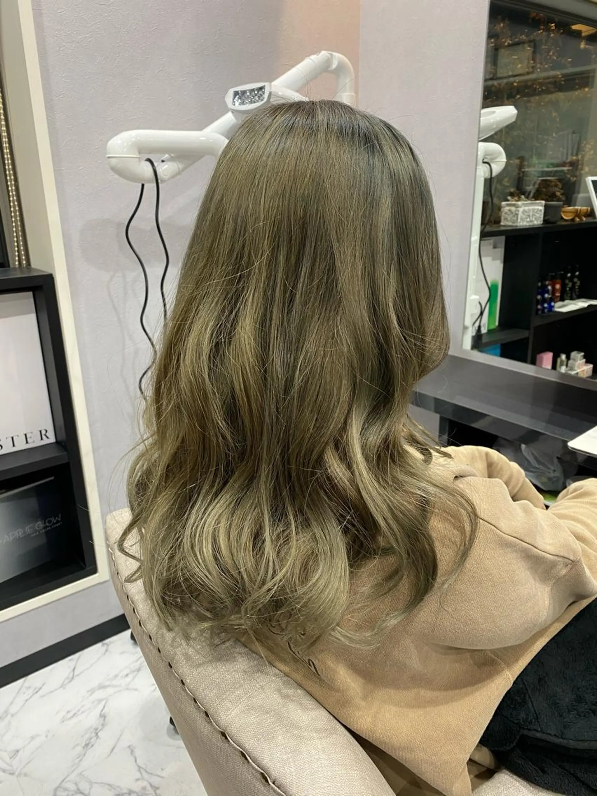 セミロング カラー ヘアカラー FAVORE 【ファヴォーレ】のヘアスタイル