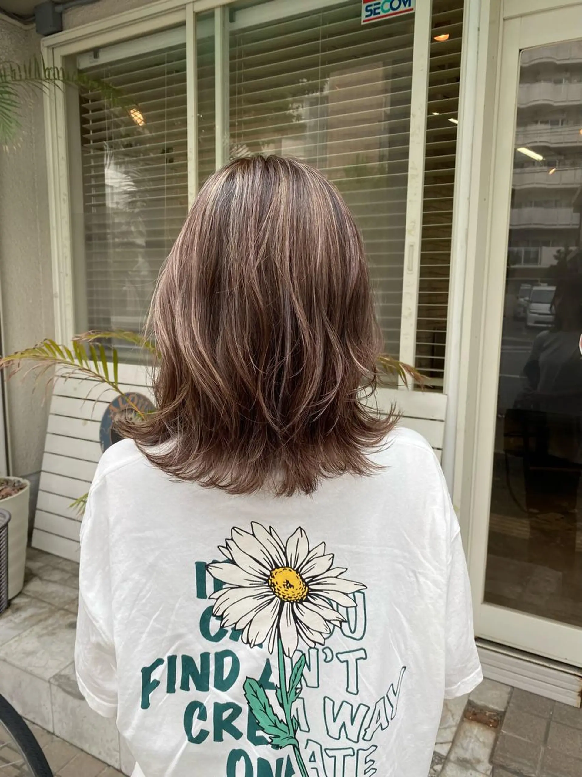 カラー 西元 亜由美のヘアスタイル