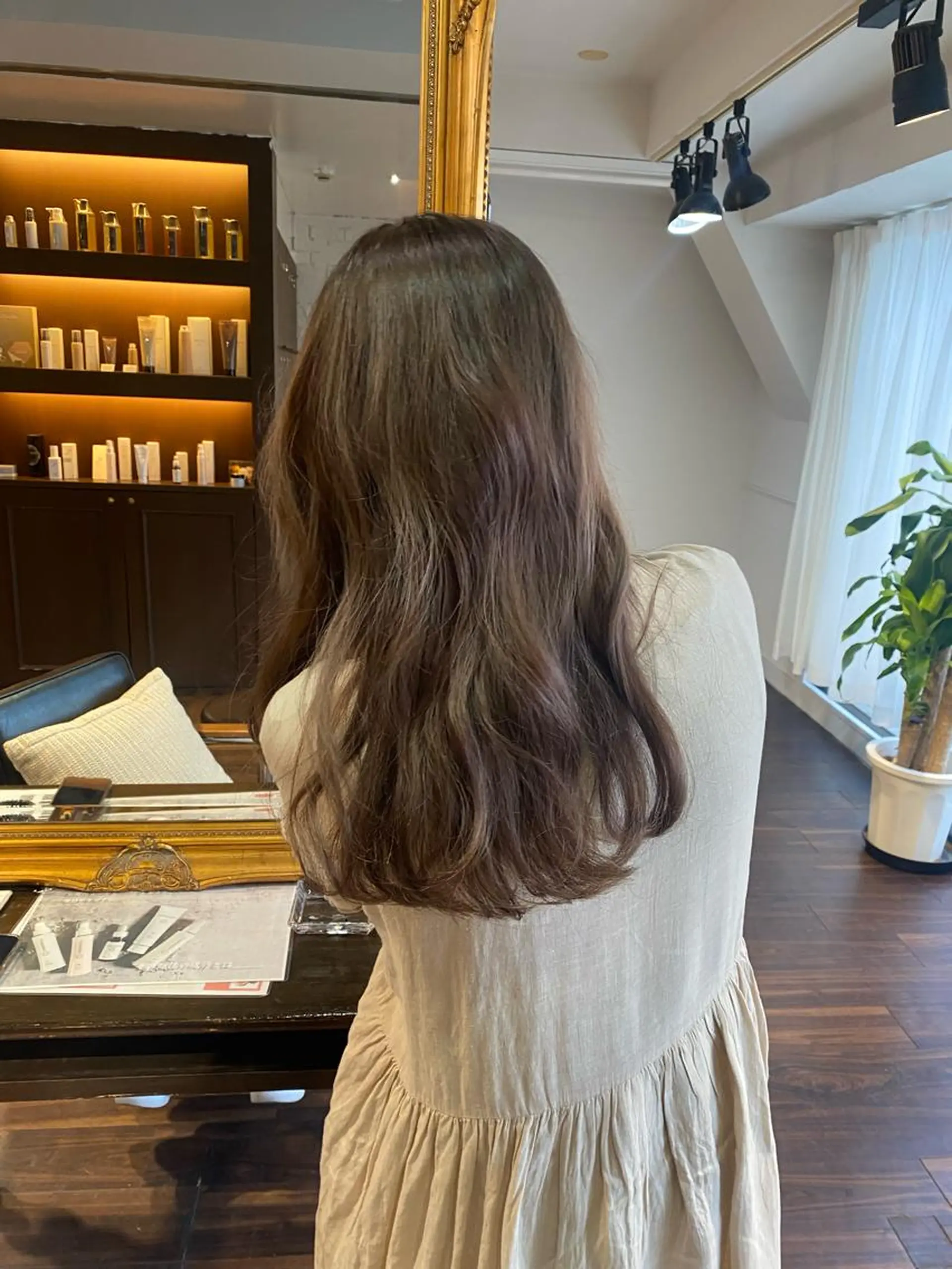 ロング カラー ヘアアレンジ ベージュカラー ブリーチ ブラウンカラー 透明感カラー ハイトーンカラー カット ヘアカラー トリートメント レイヤーカット×髪質 改善🇰🇷シオリのヘアスタイル