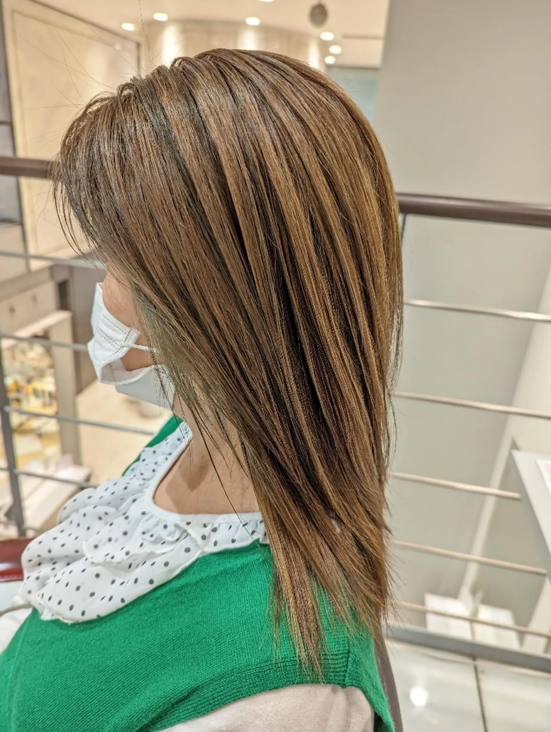 ミディアム カラー イヤリングカラー ハイライトカラー ハイライト カット ヘアカラー トリートメント ヘアセット 知念 香トータル ビューティー🌷のヘアスタイル