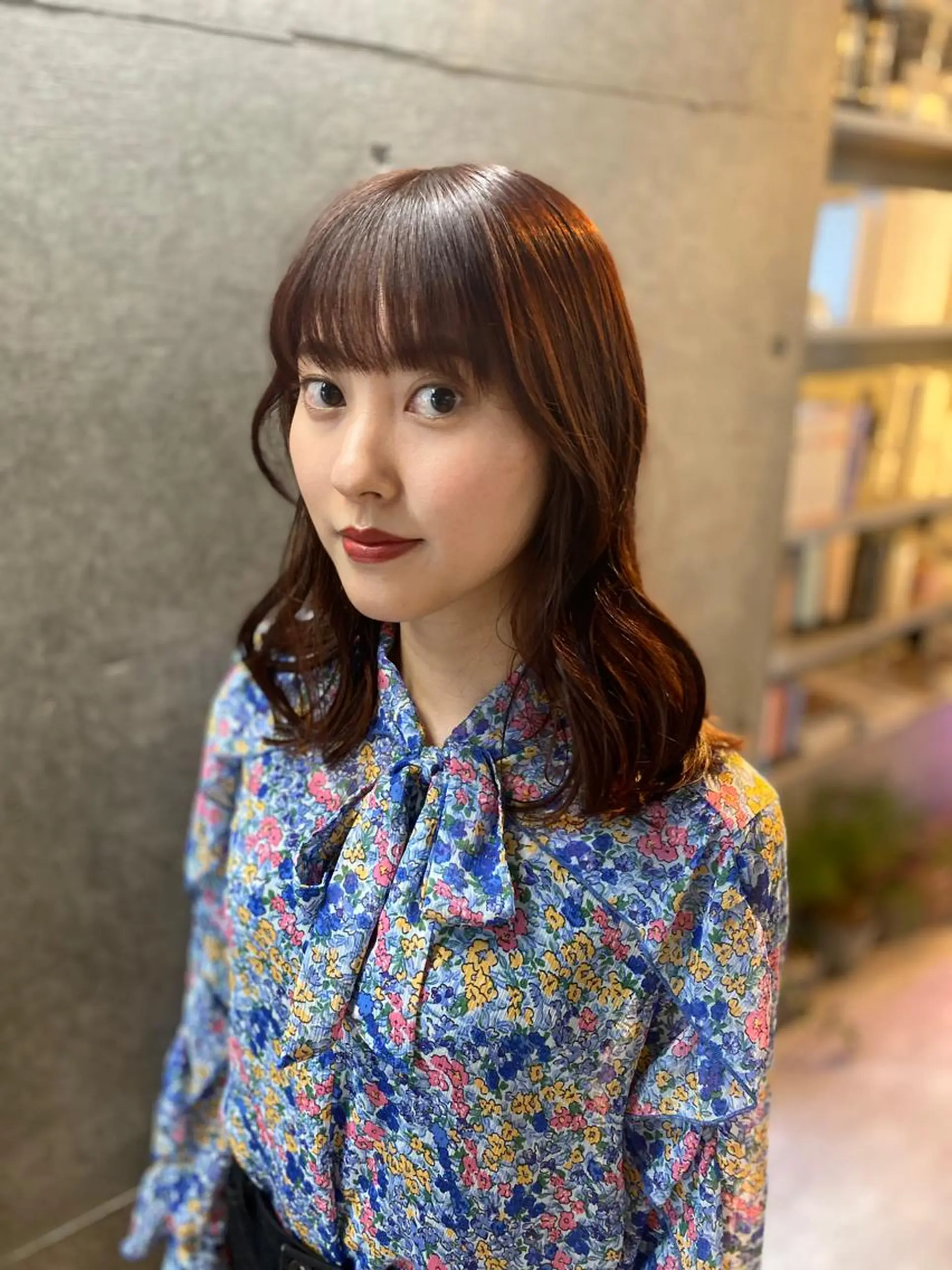 ミディアム アッシュ ボブ くびれヘア ハイライト レイヤーカット 原宿アンリ 山下卓也のヘアスタイル