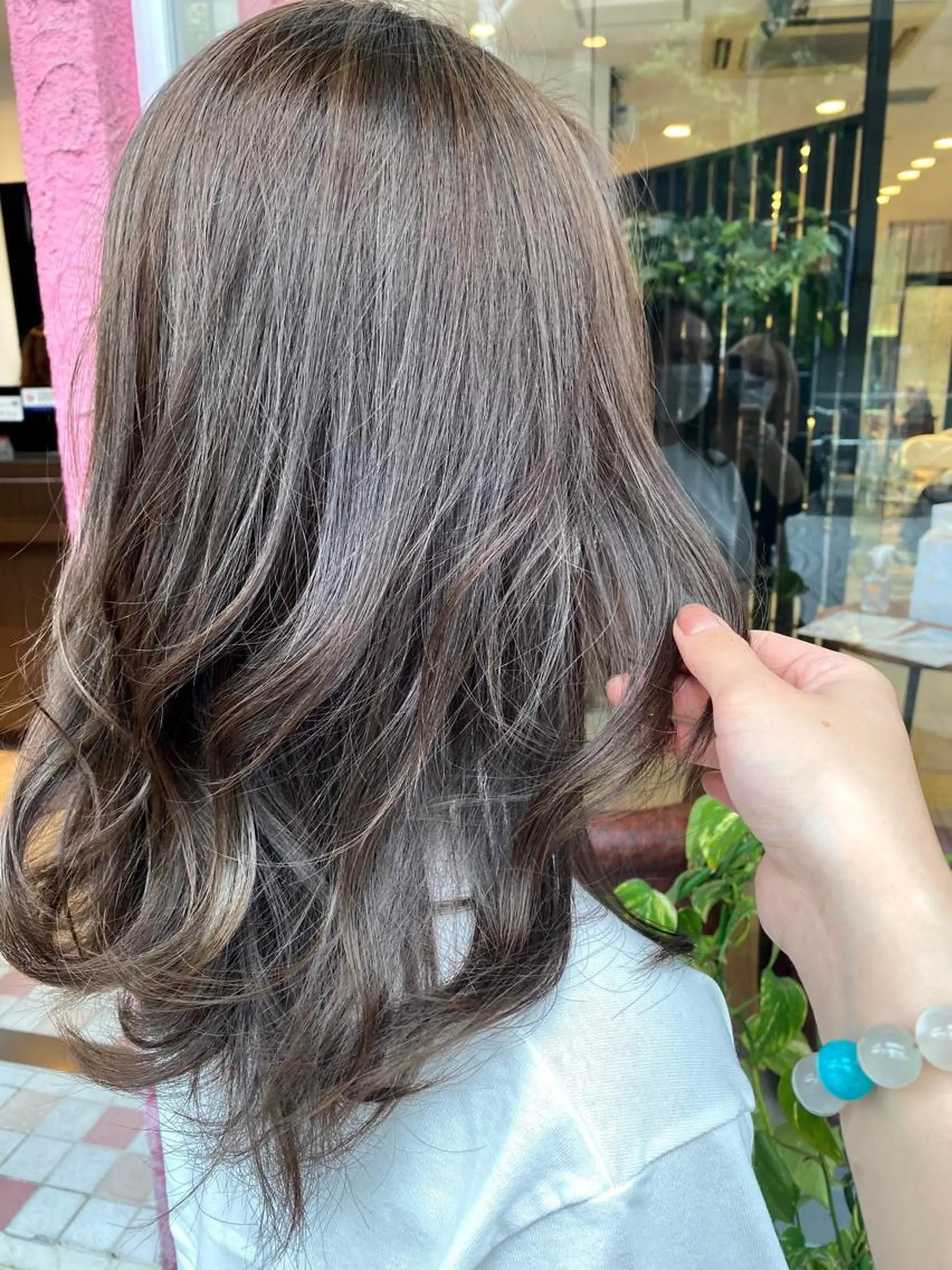 ミディアム カラー 透明感カラー ハイライトカラー ハイライト カット ヘアカラー トリートメント デザインカラー✨新倉 佑奈のヘアスタイル