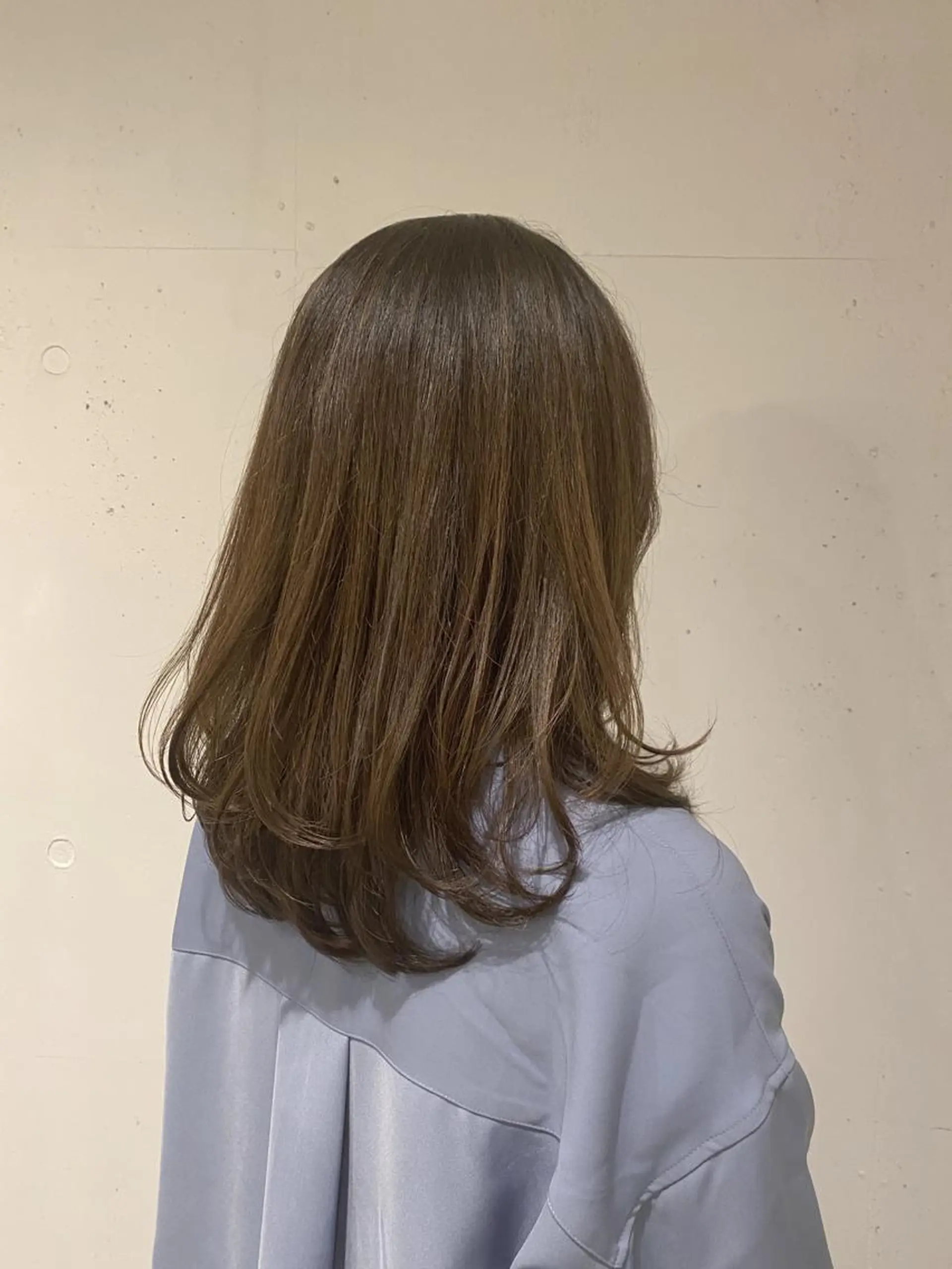 ミディアム パーマ shiori ﾍﾞｰｼﾞｭｶﾗｰのヘアスタイル