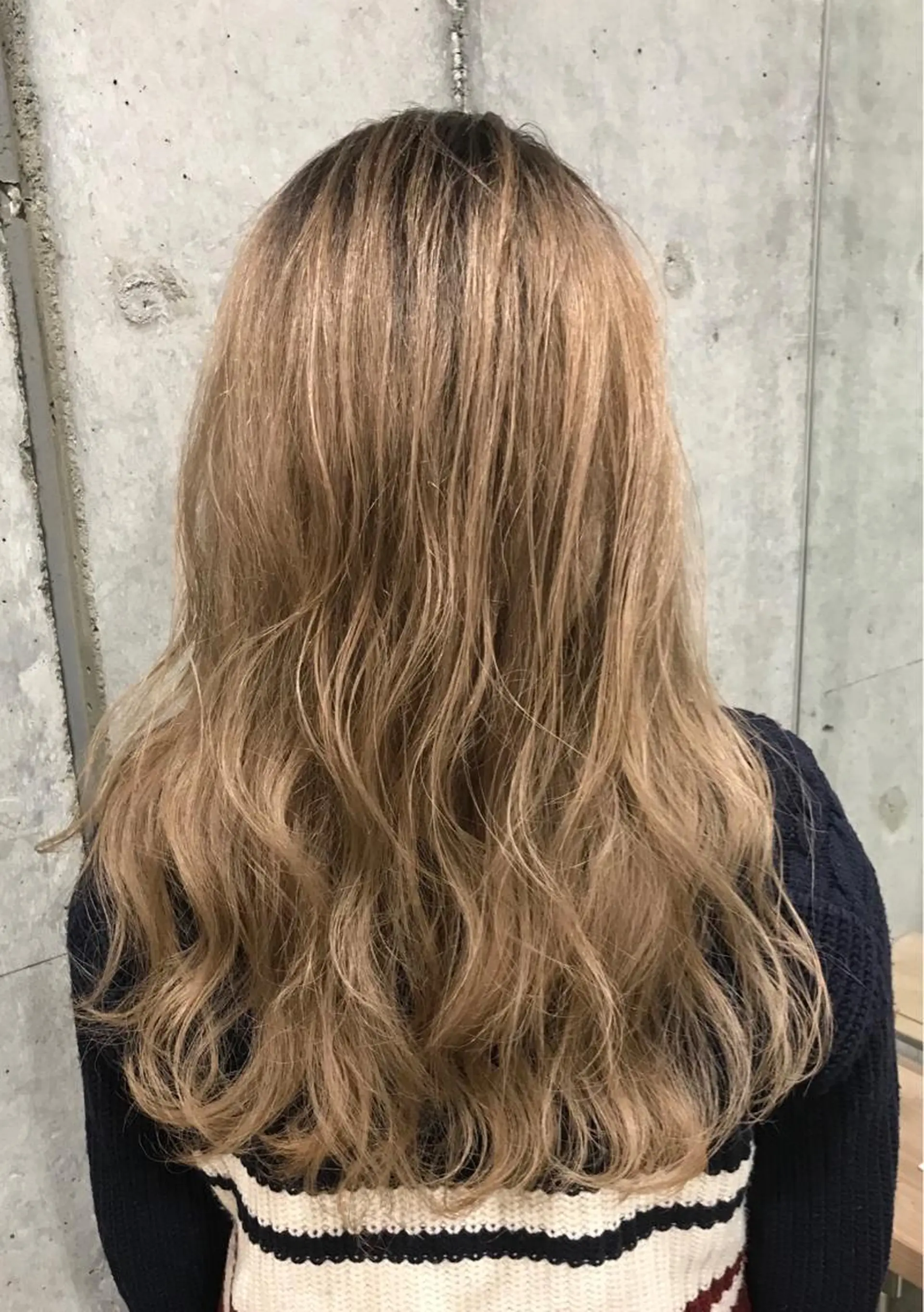 ロング カラー ベージュカラー 黒髪 ブリーチ ホワイトベージュ 竹嶌 健吾のヘアスタイル