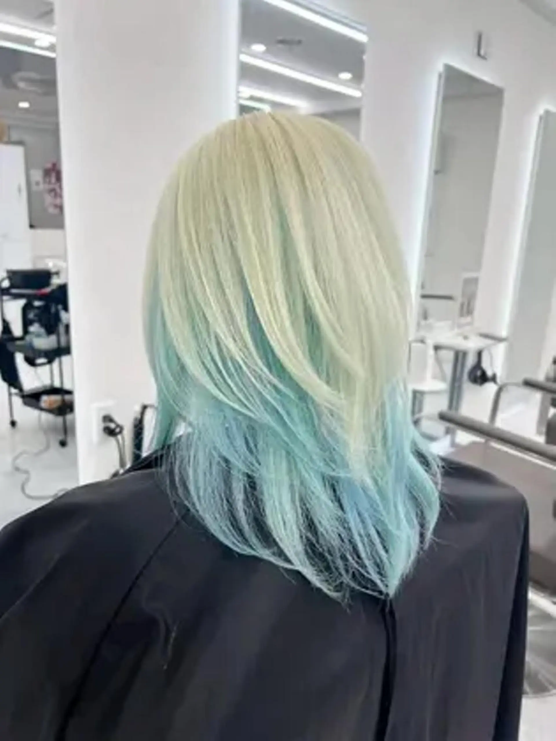 カラー ミディアム アディクシーカラー アッシュ バレイヤージュ ベージュカラー ブルーカラー 女性専用サロン梅田 髪質改善カラーakiのヘアスタイル