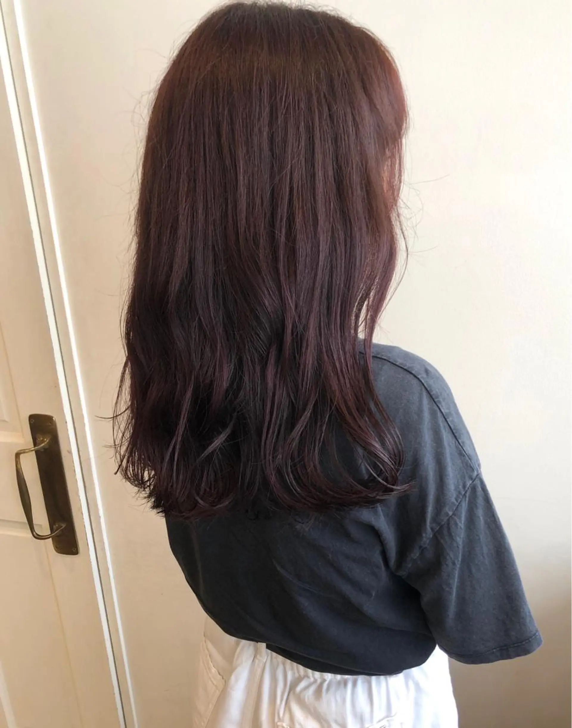 ミディアム カラー カット ヘアカラー トリートメント MIOベージュカラー 柔らかいカラーのヘアスタイル