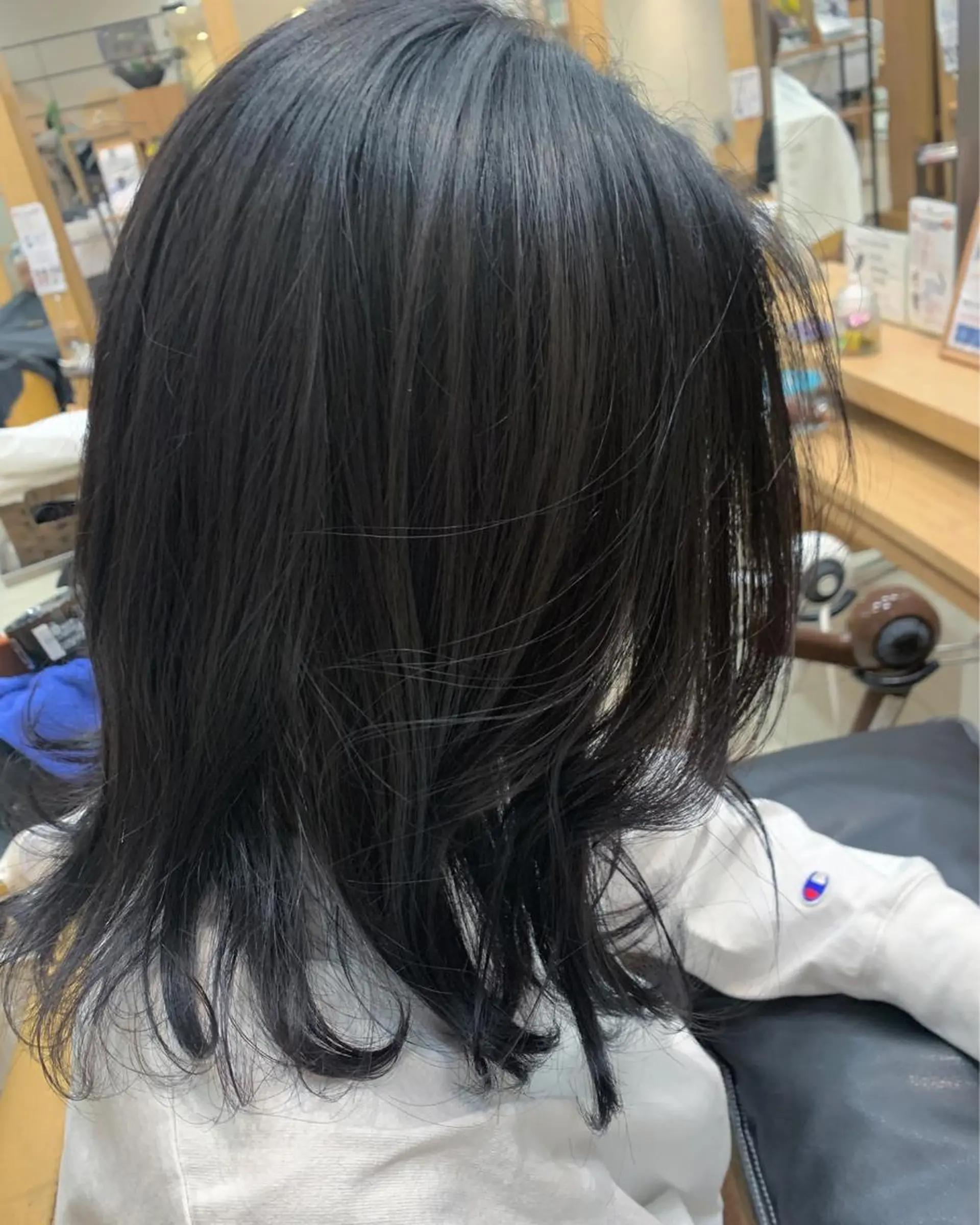 ミディアム カット K. SUZUKAのヘアスタイル