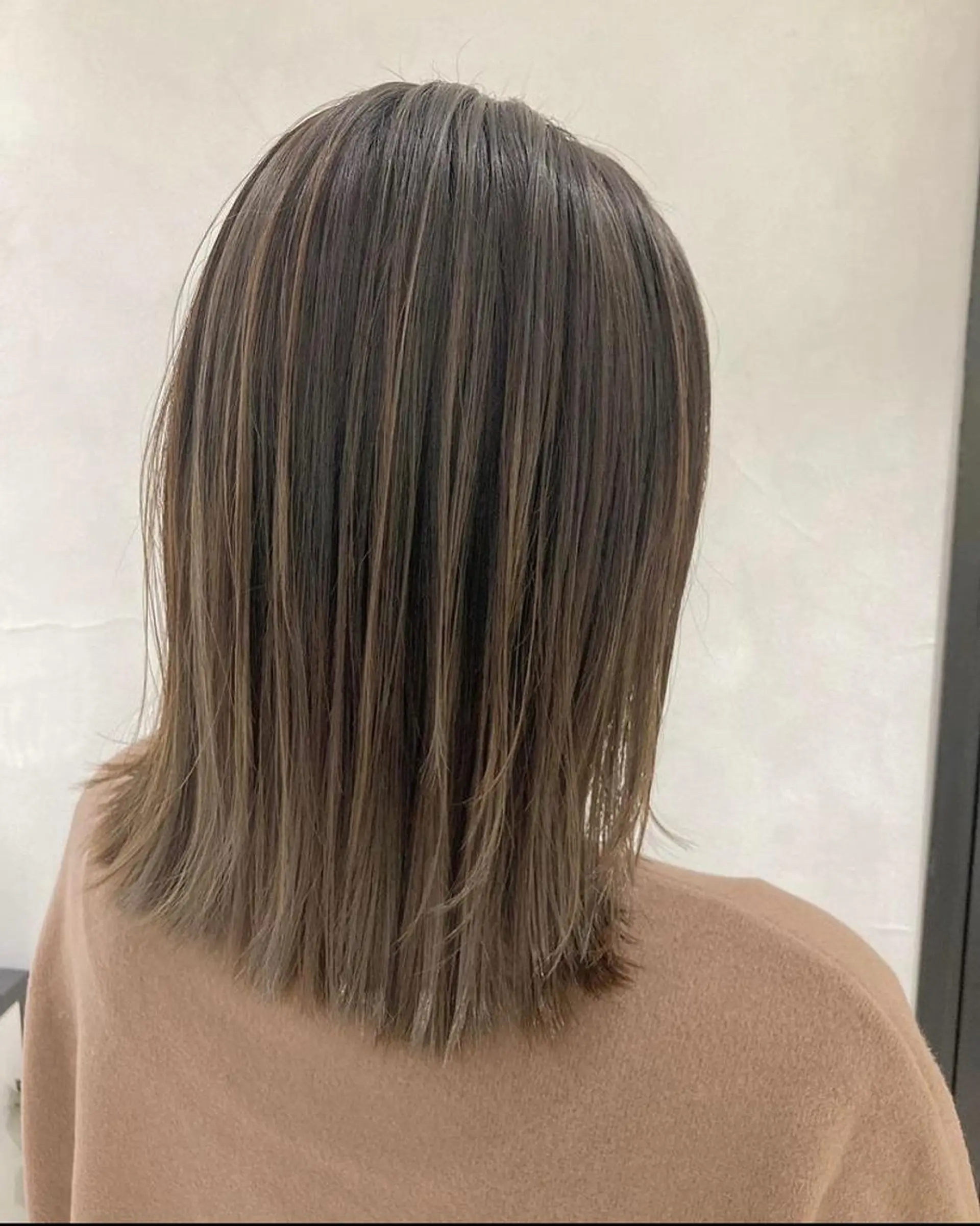 ミディアム カラー ヘアアレンジ グラデーションカラー グレージュ ハイライトカラー ハイライト エグチ アキラのヘアスタイル