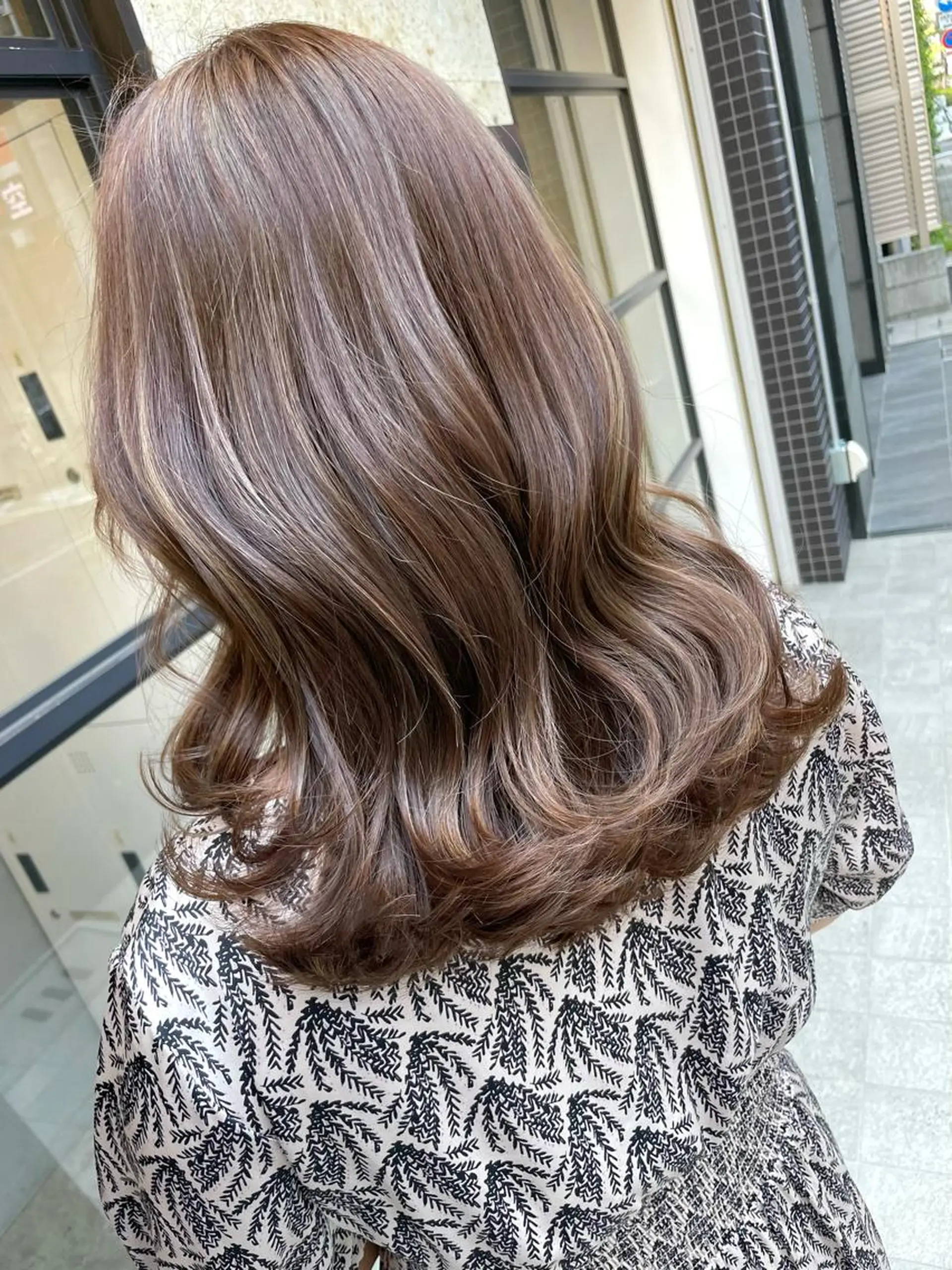 セミロング カラー ヘアカラー ハイライトが 得意なニキです😊のヘアスタイル