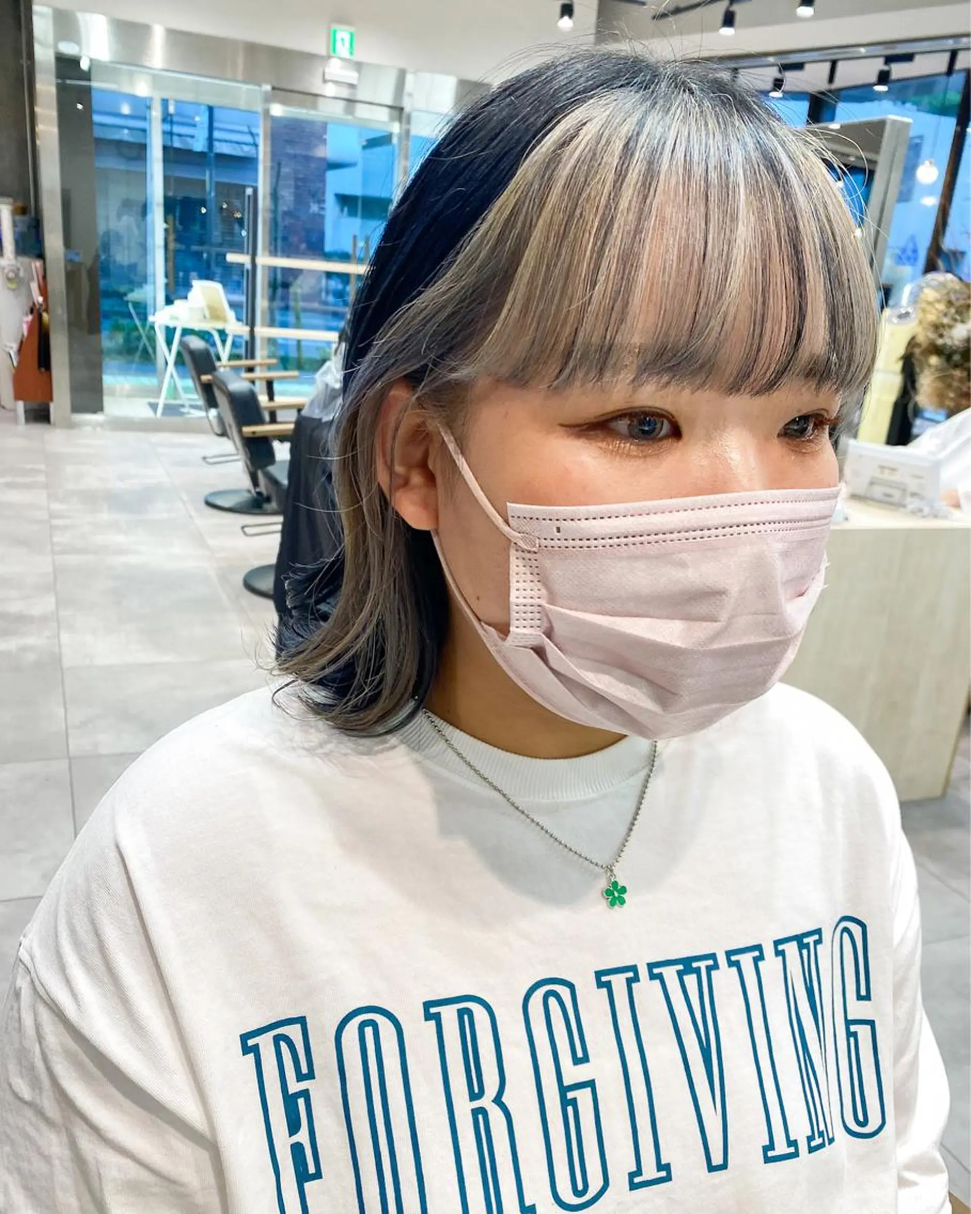 ショート カラー ブリーチ インナーカラー marble by KENJEのヘアスタイル