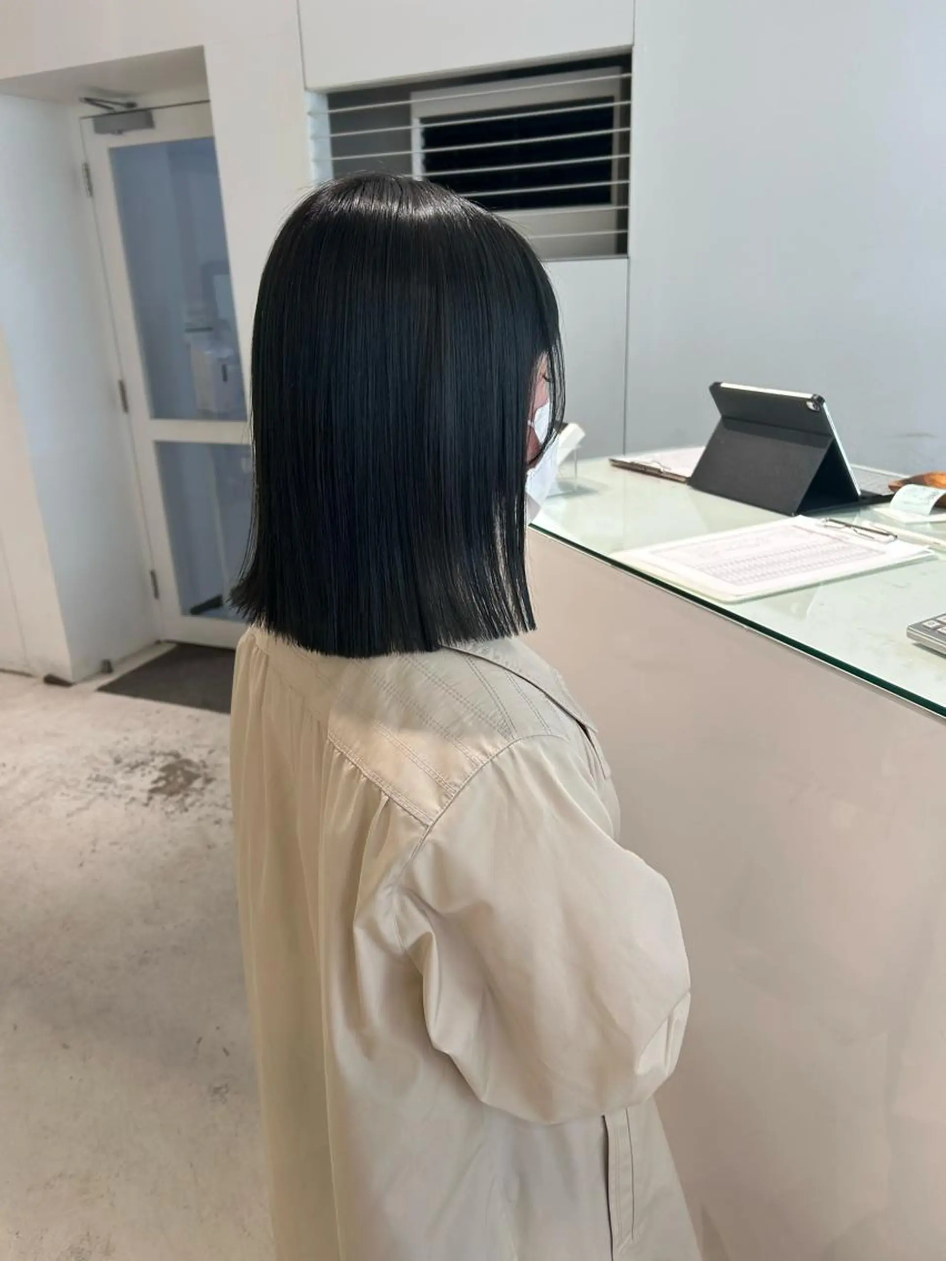 ミディアム カラー 黒髪 ブルーカラー ブルーブラック カット ヘアカラー トリートメント 透明感カラー🫧 nanohaのヘアスタイル