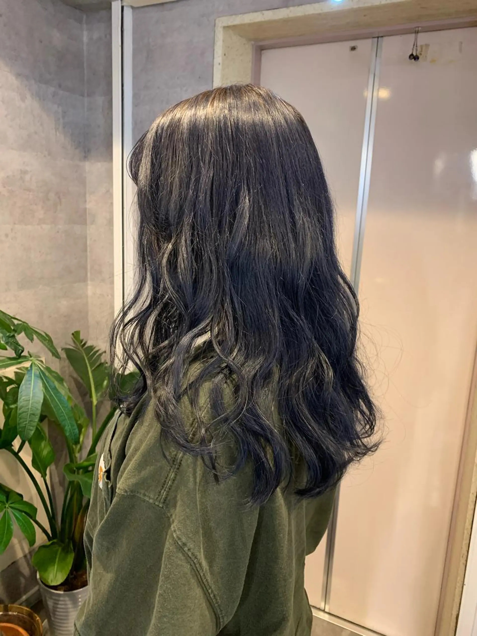 セミロング カラー ネイビーカラー ヘアカラー Chara Chalone所属・今野 美栄のヘアスタイル