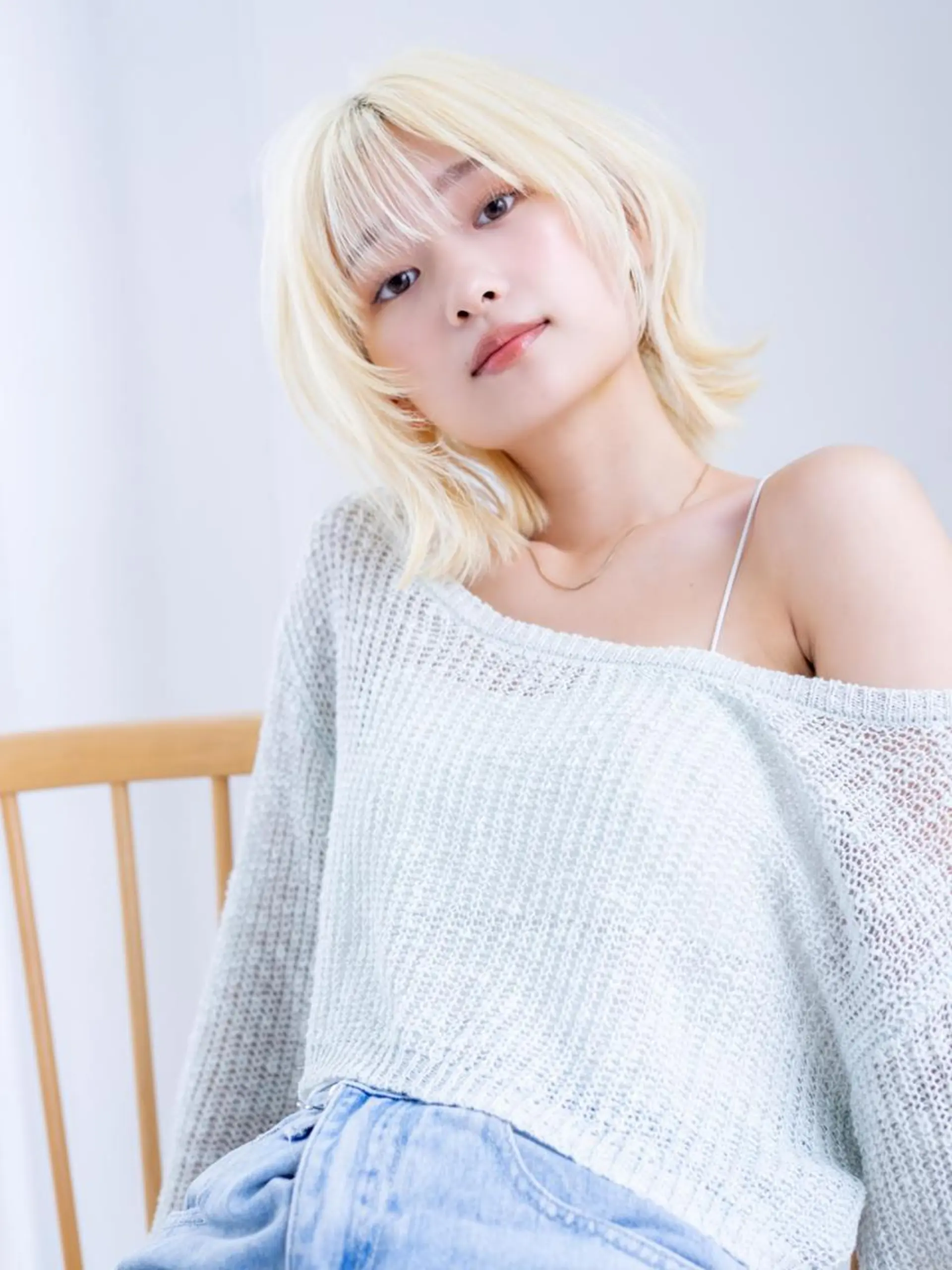 ミディアム Eight White／AIRIのヘアスタイル